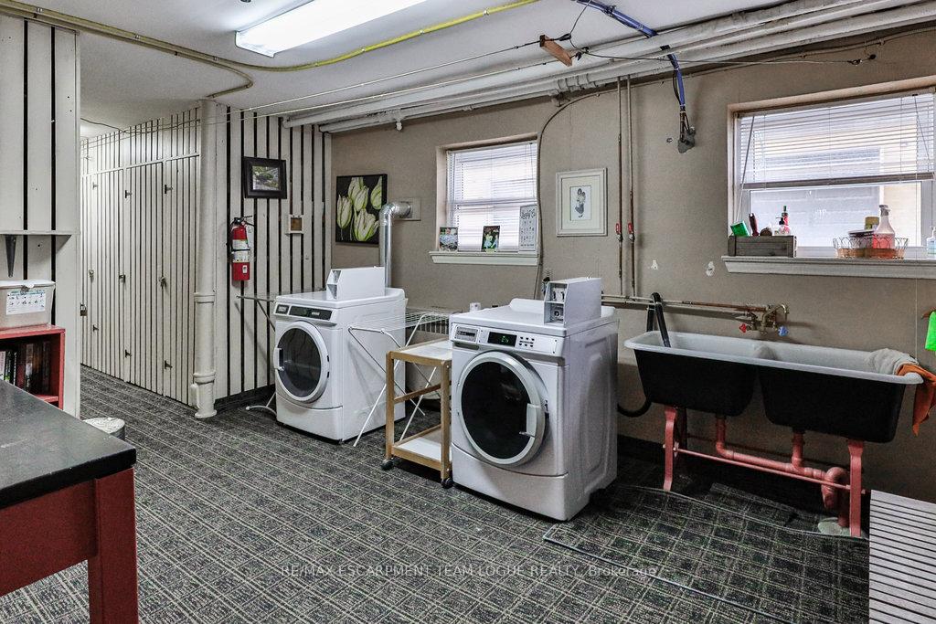 2 Bedrooms Co-op at 288 Reynolds,  Oakville For sale