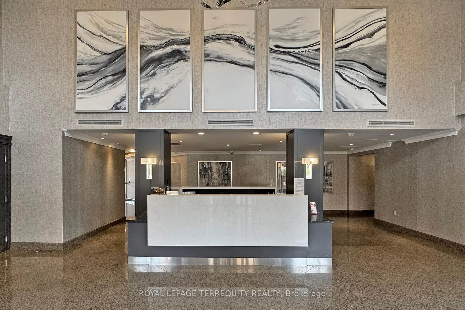 3 Bedrooms Condo at 2 Clairtrell, Toronto For sale
