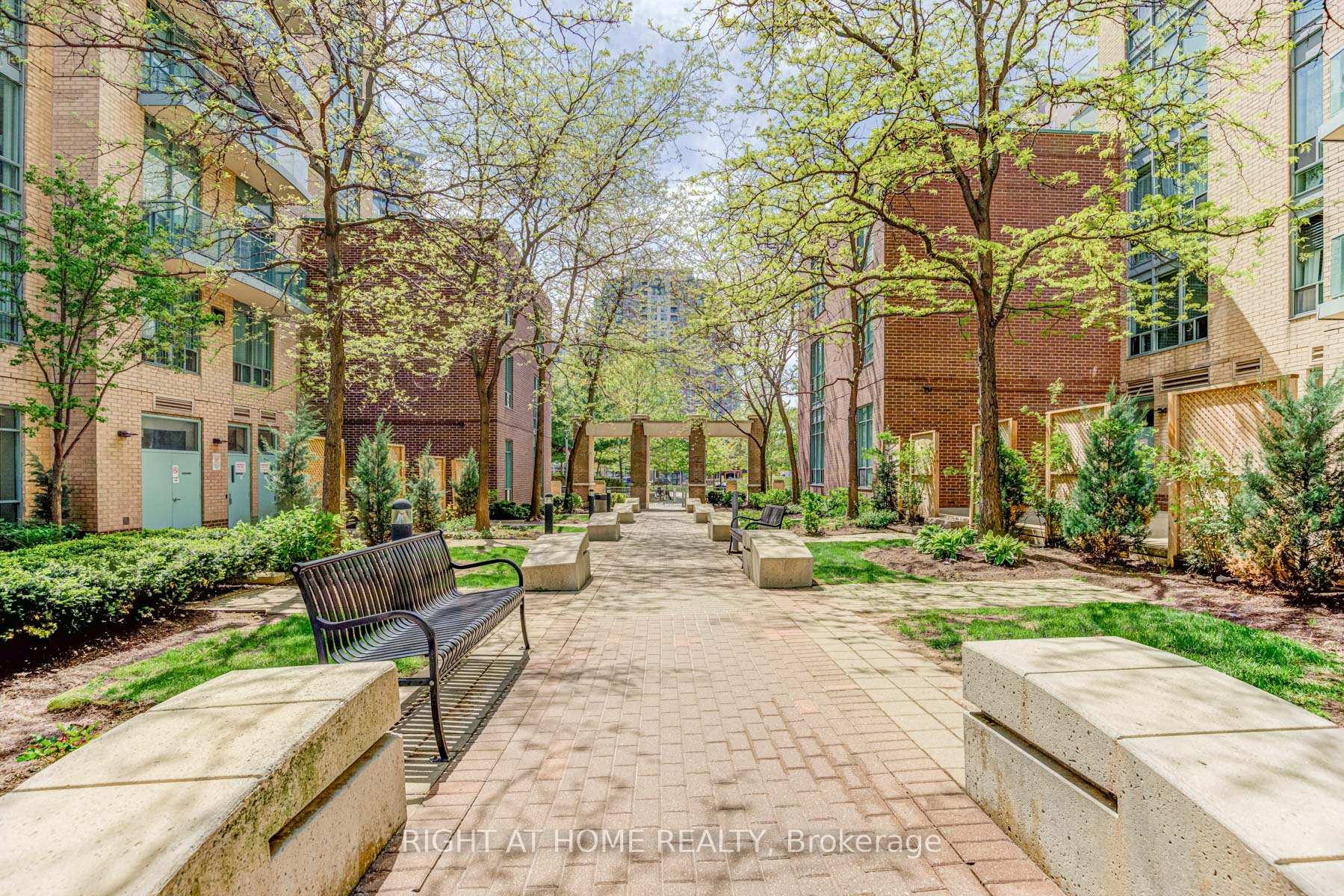 1 Bedroom Condo at 28 Olive, Toronto For sale