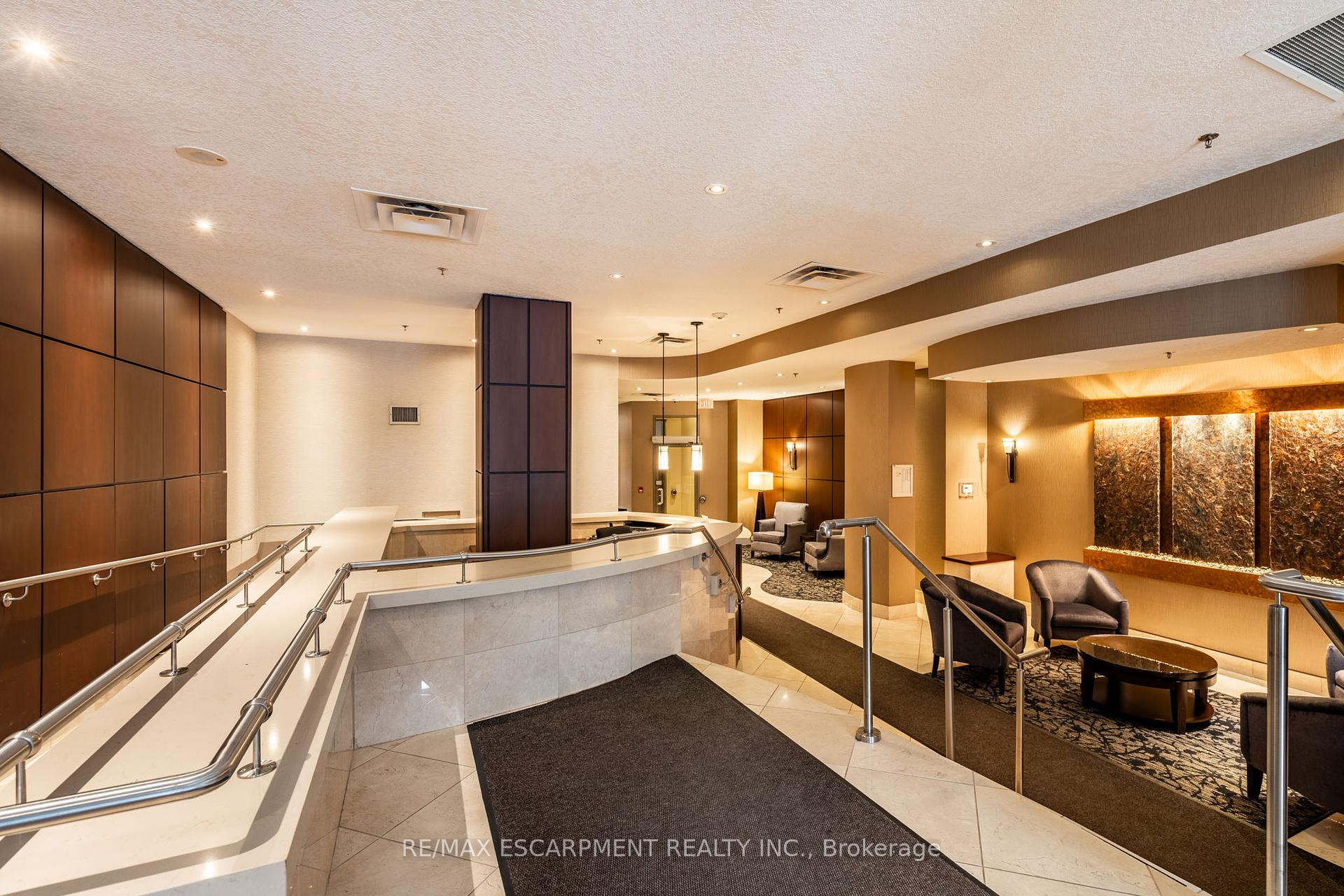 2 Bedrooms Condo at 1477 Lakeshore, Burlington For sale