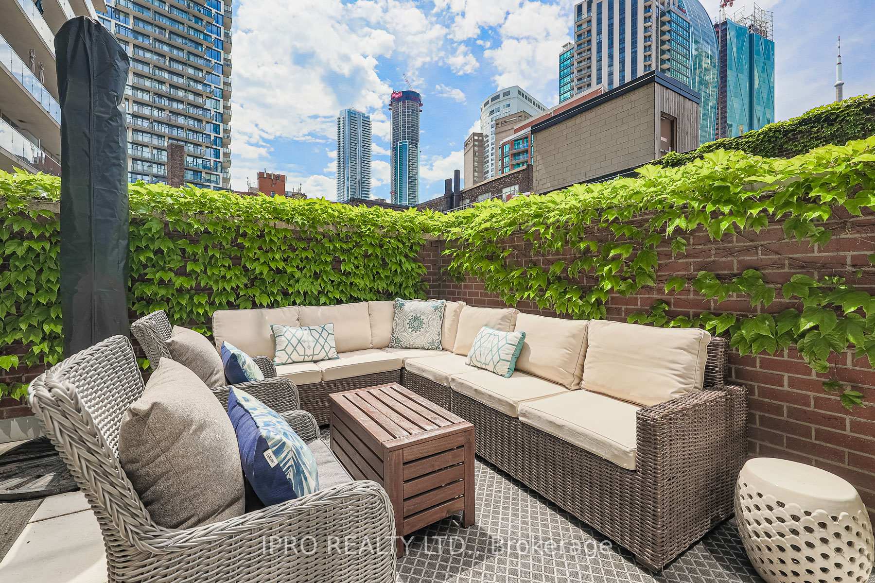1 Bedroom Condo at 55 Front, Toronto For sale