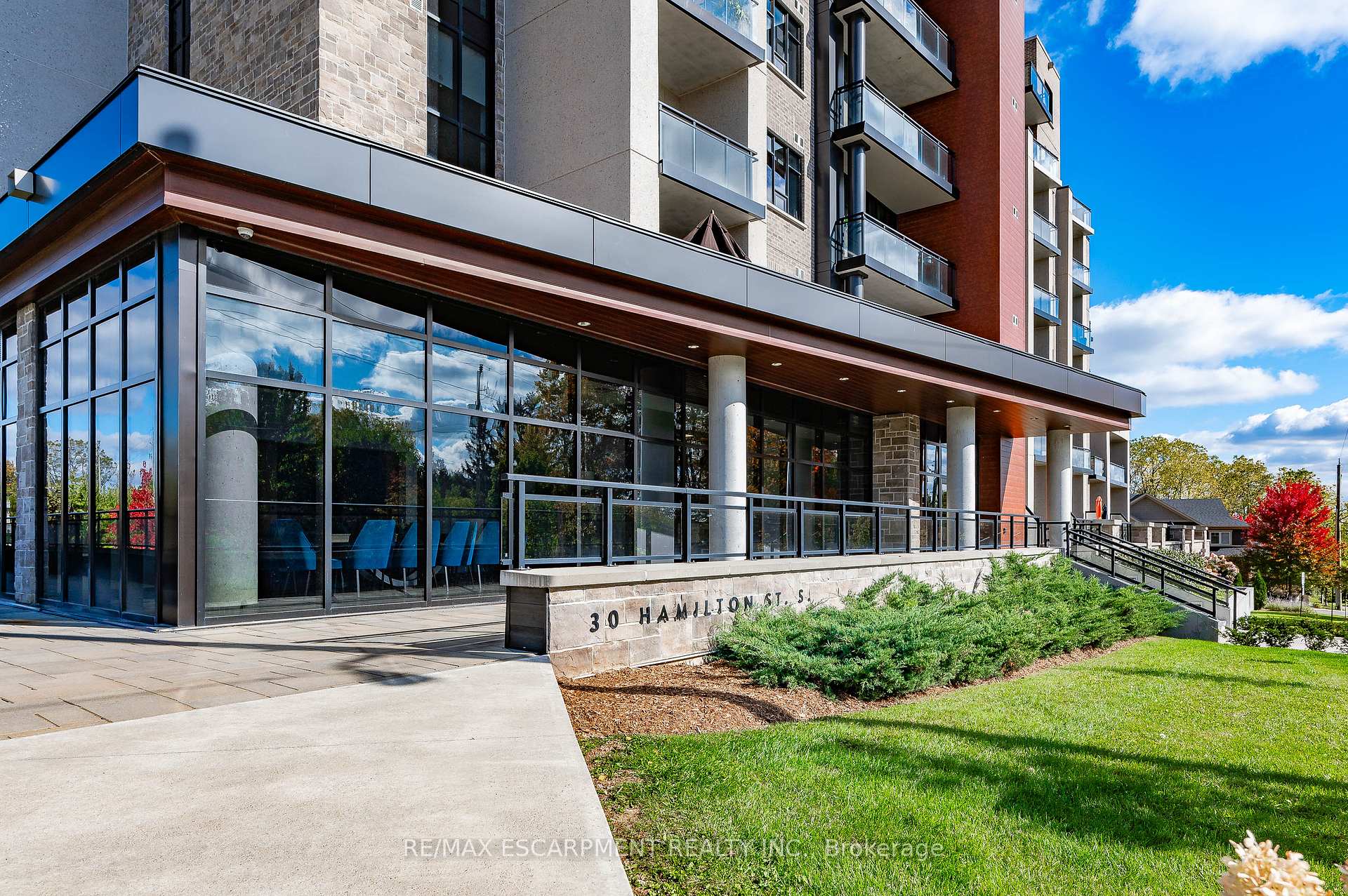 2 Bedrooms Condo at 30 Hamilton, Hamilton For sale