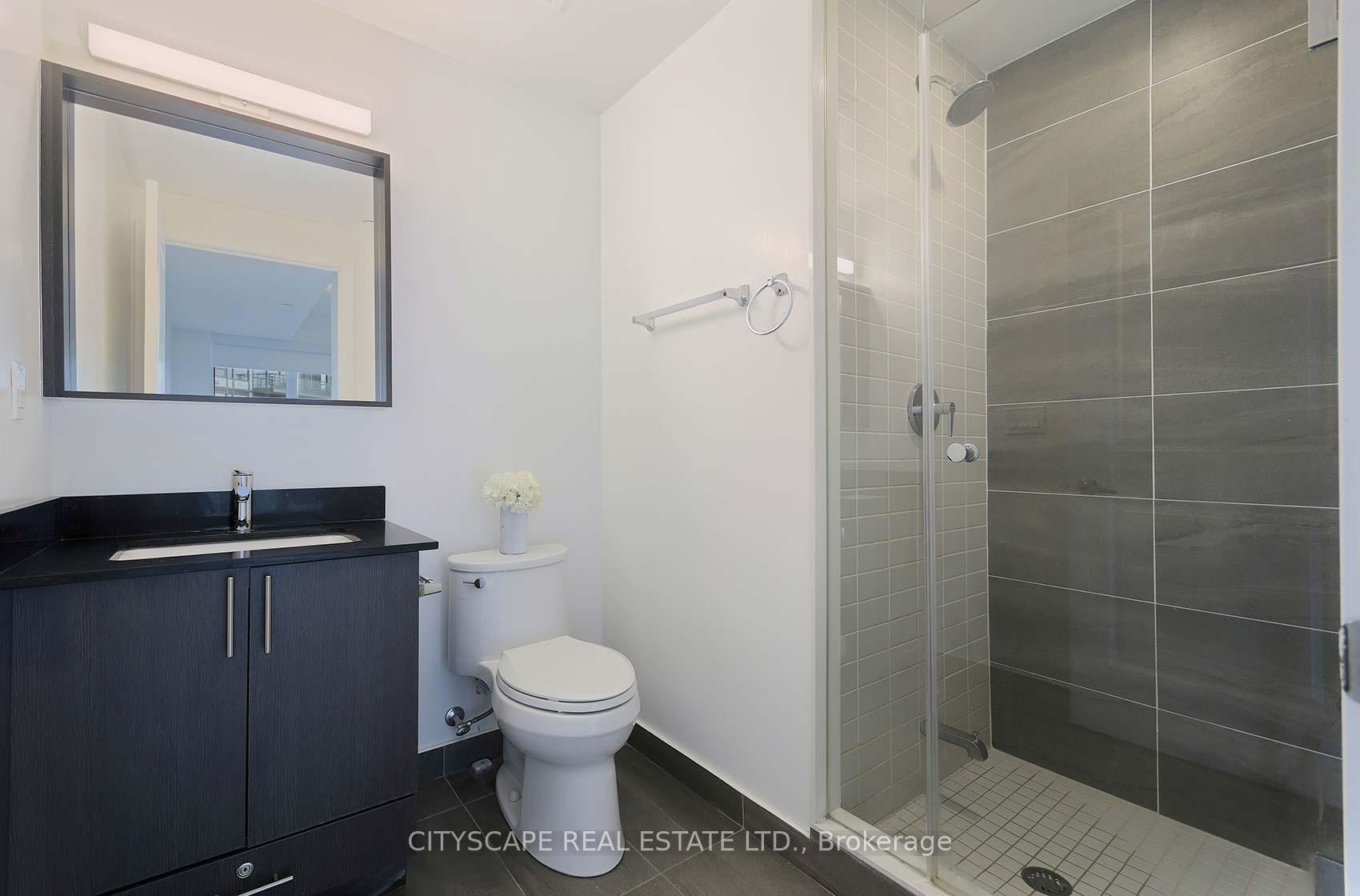 3 Bedrooms Condo at 4677 Metcalfe, Mississauga For sale