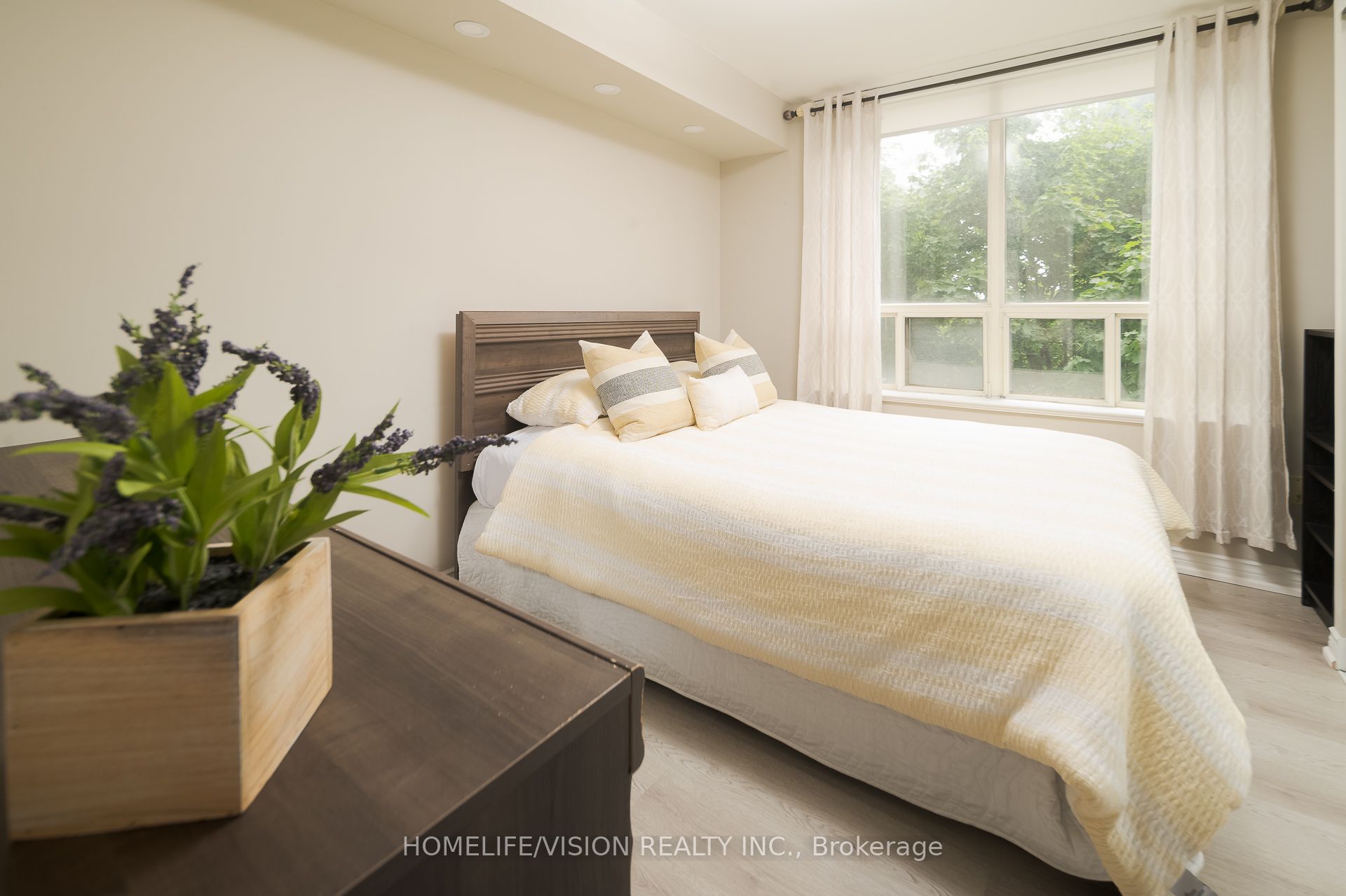 7 Townsgate Drive, #413