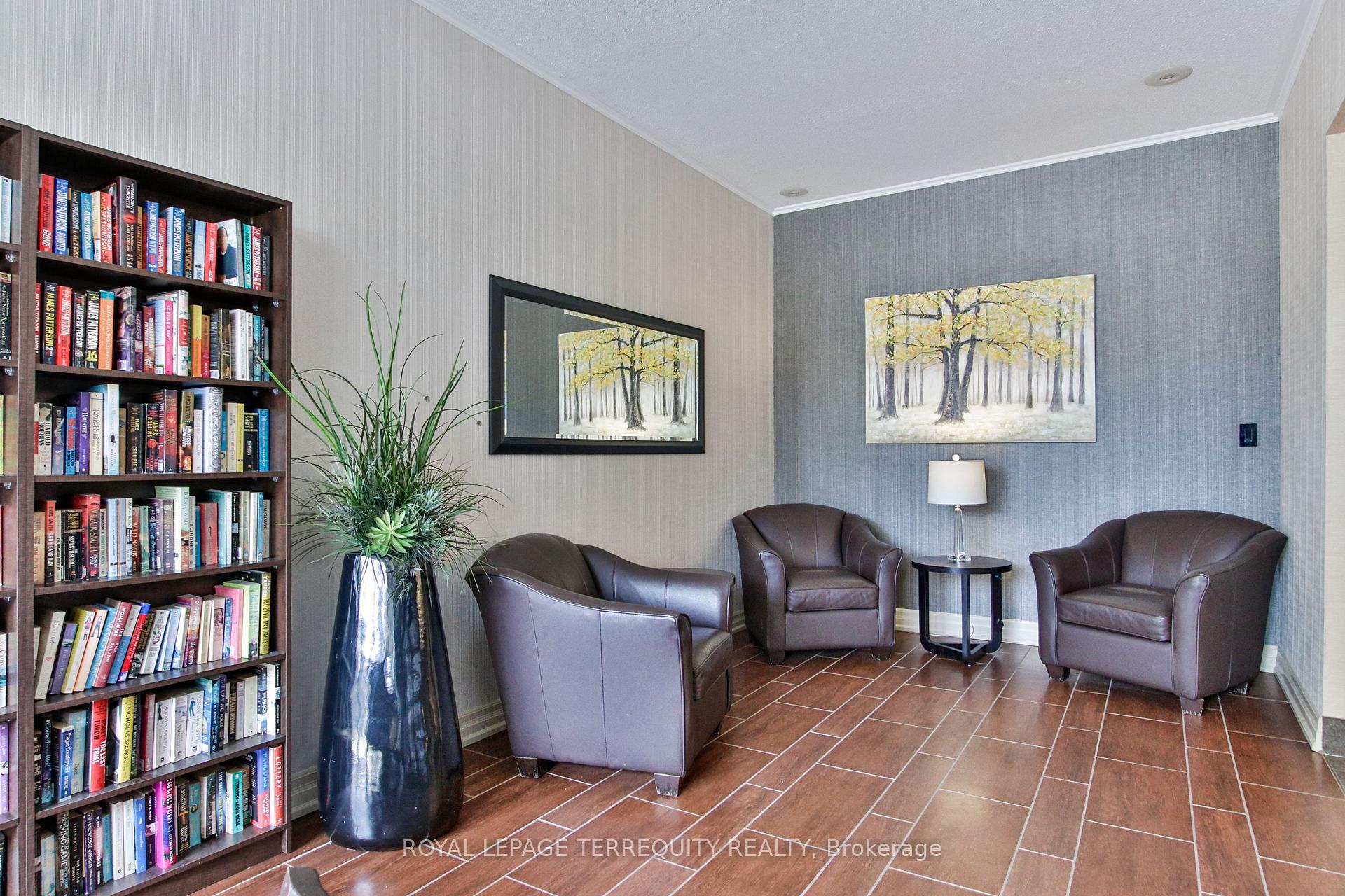 2 Bedrooms Condo at 75 Wynford Heights, Toronto For sale