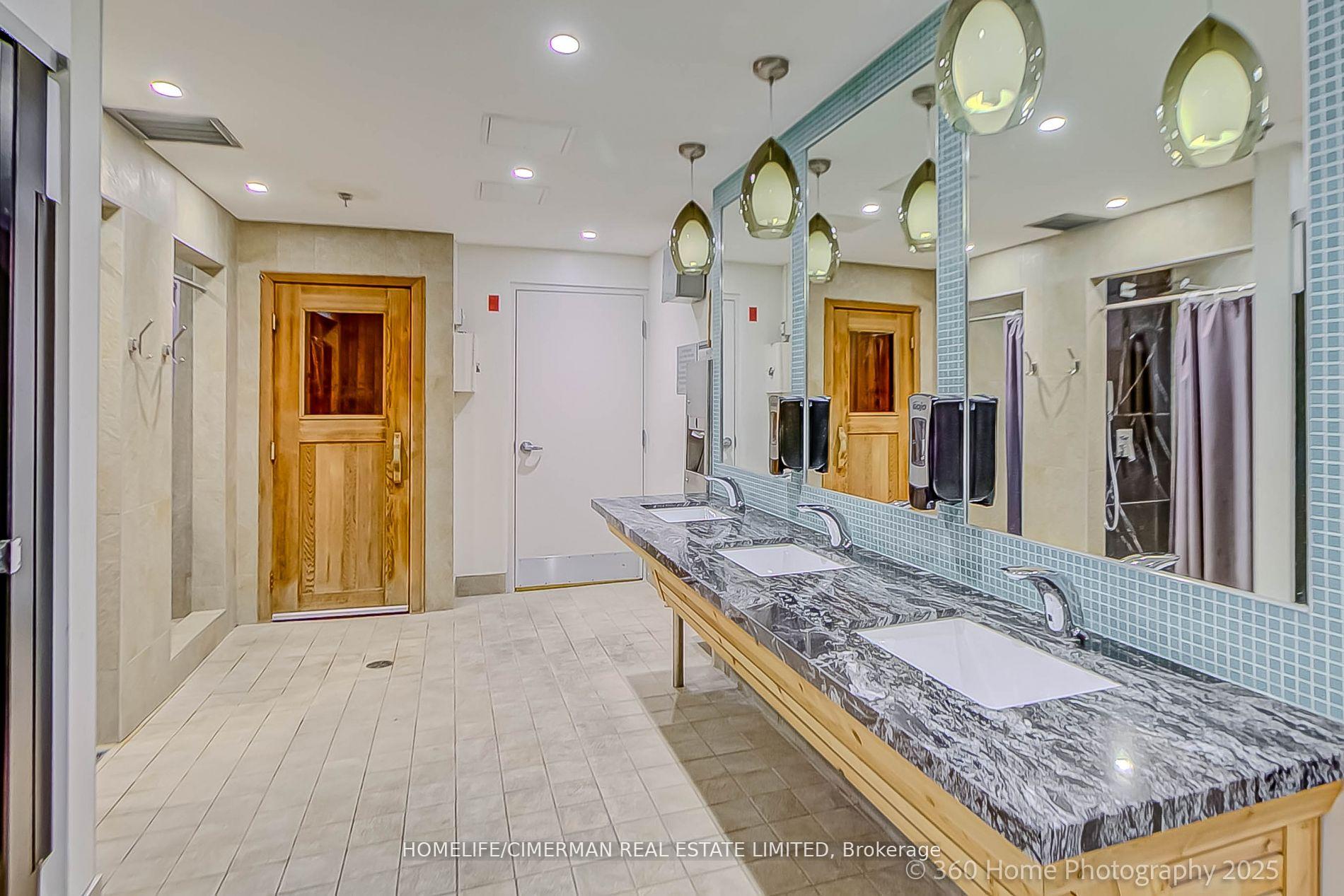 2 Bedrooms Condo at 20 Southport, Toronto For sale