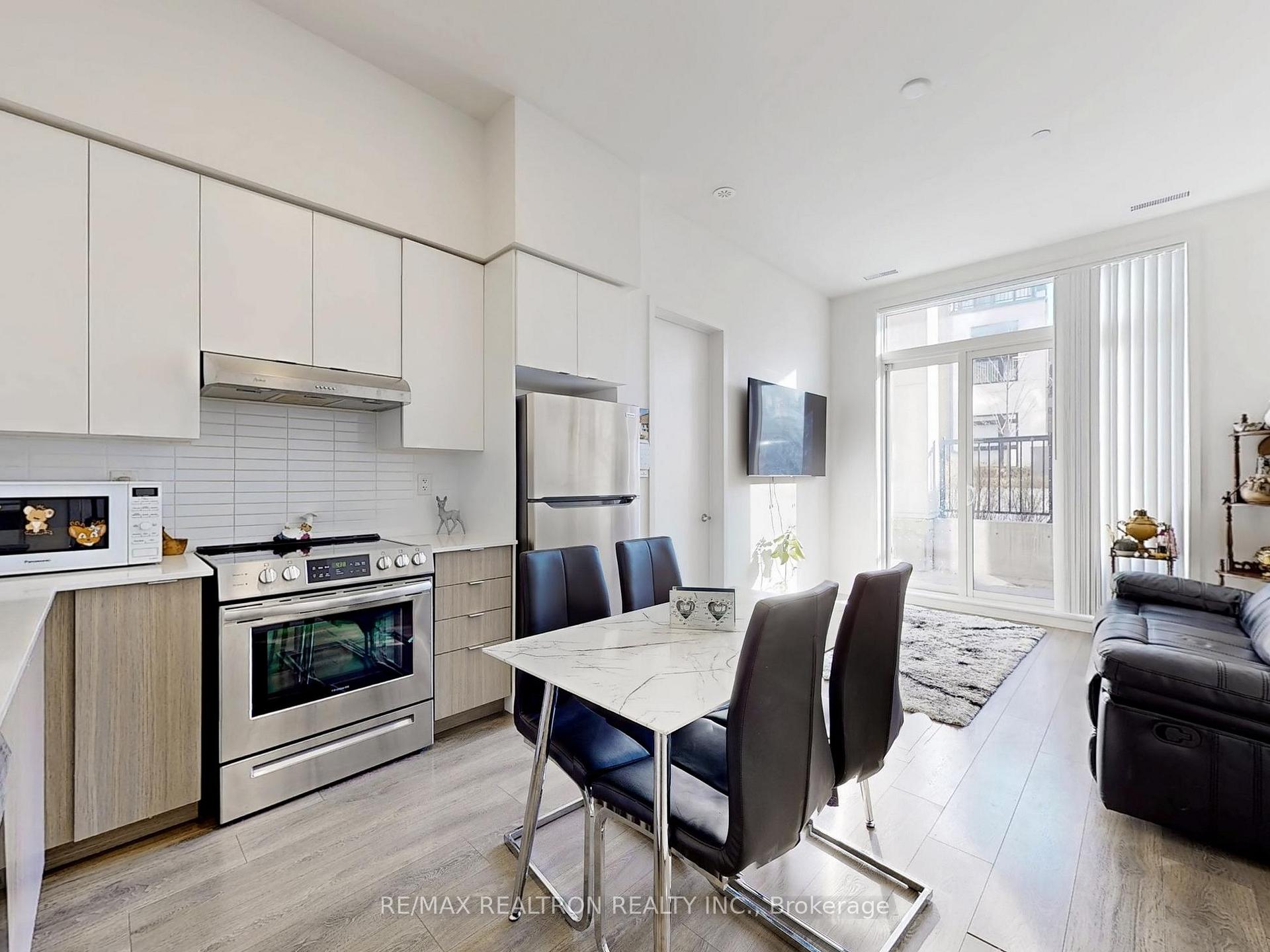 2 Bedrooms Condo at 160 Canon Jackson, Toronto For sale