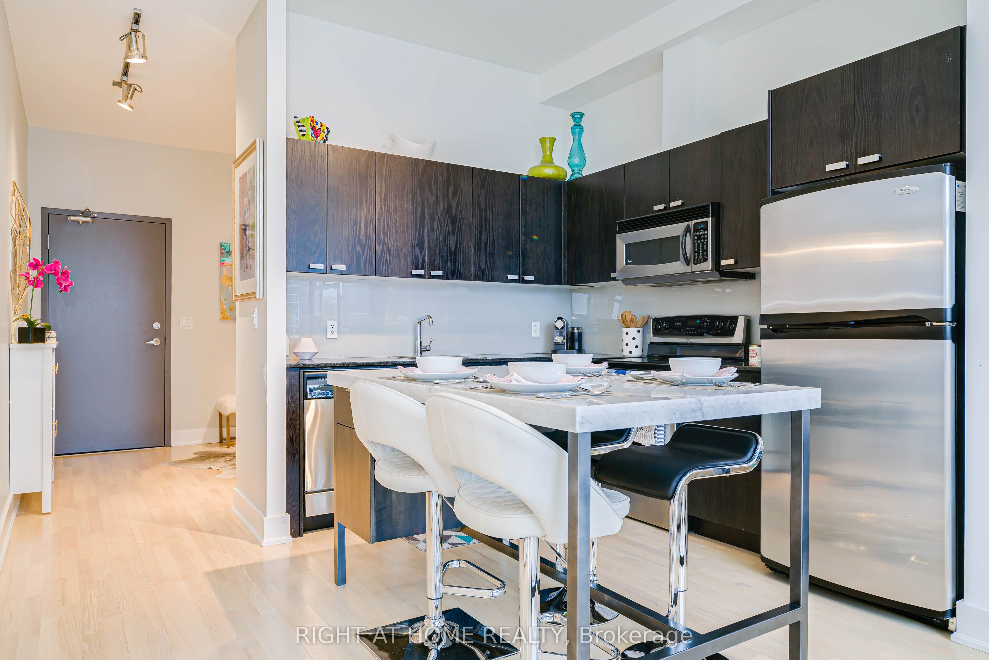 637 Lake Shore Boulevard W, #1020