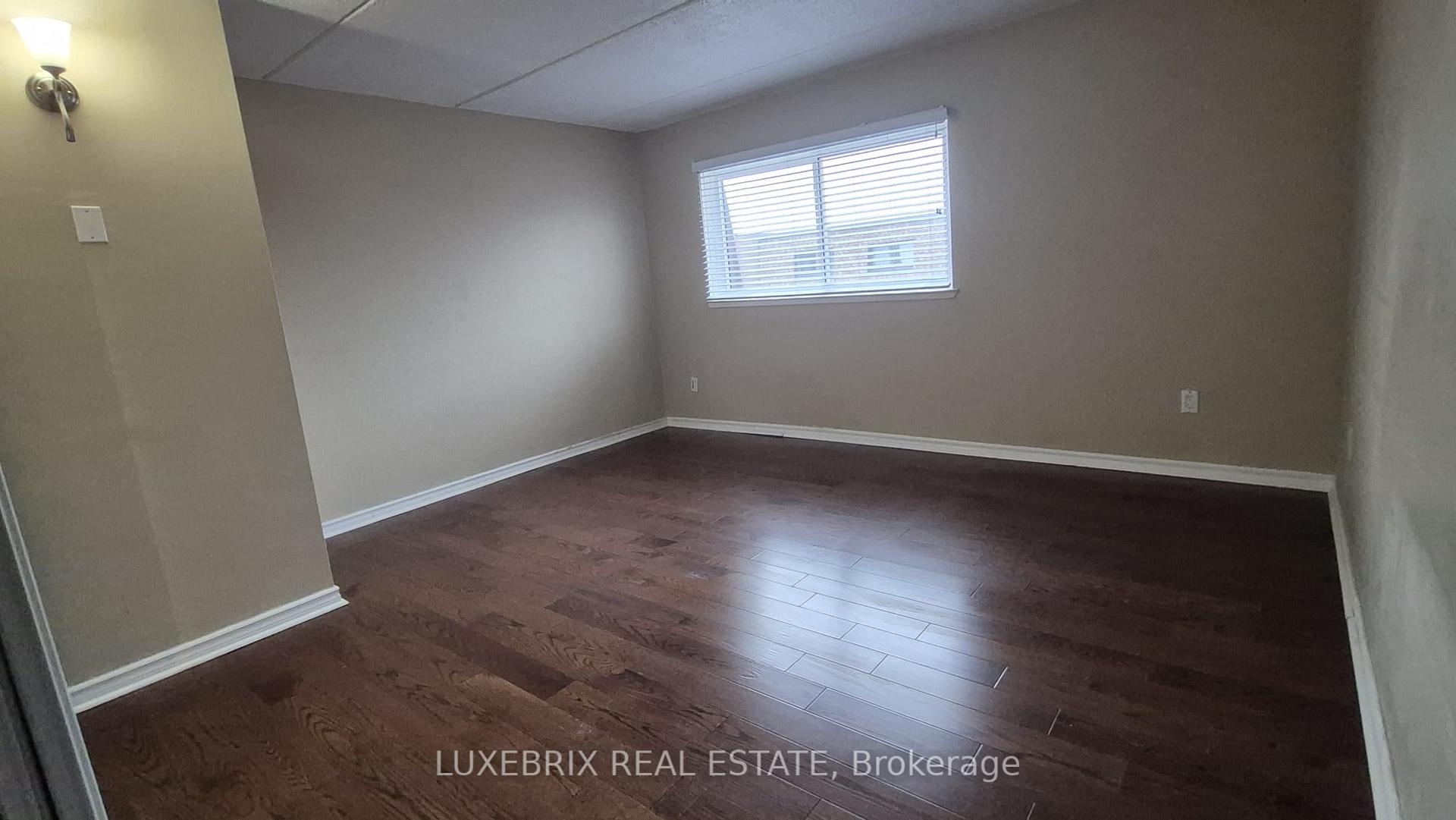 5 Bedrooms Condo at 180 Mississauga, Mississauga For sale