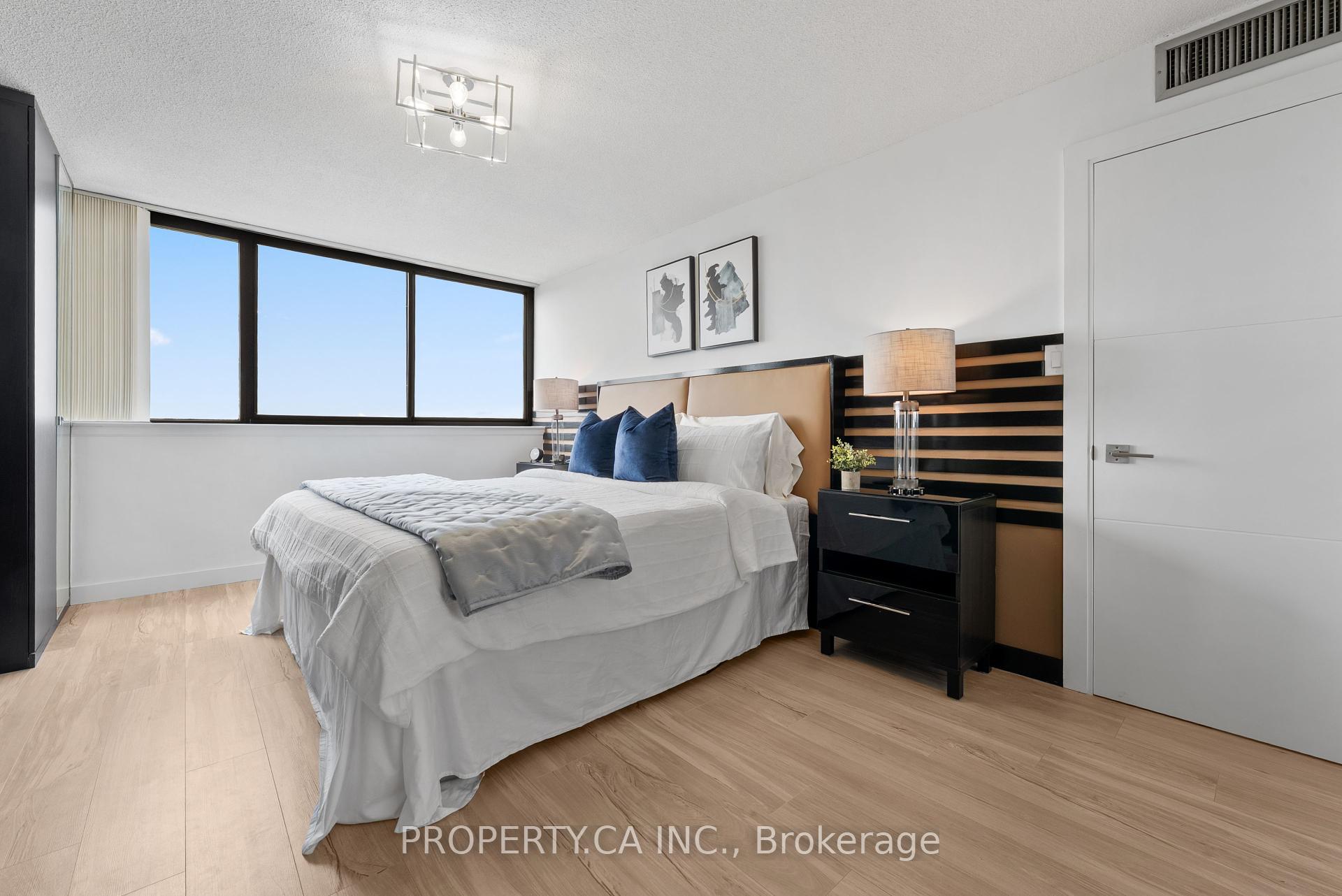3 Bedrooms Condo at 40 Richview, Toronto For sale