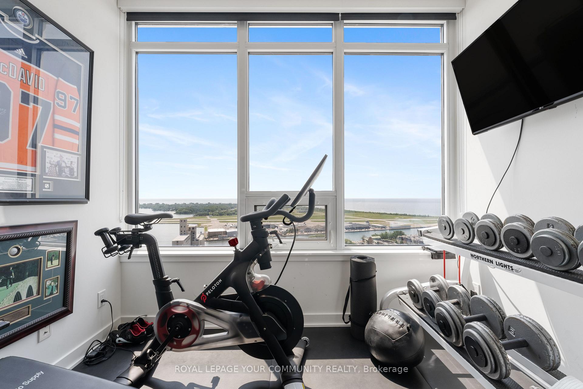 3 Bedrooms Condo at 17 Bathurst, Toronto For sale