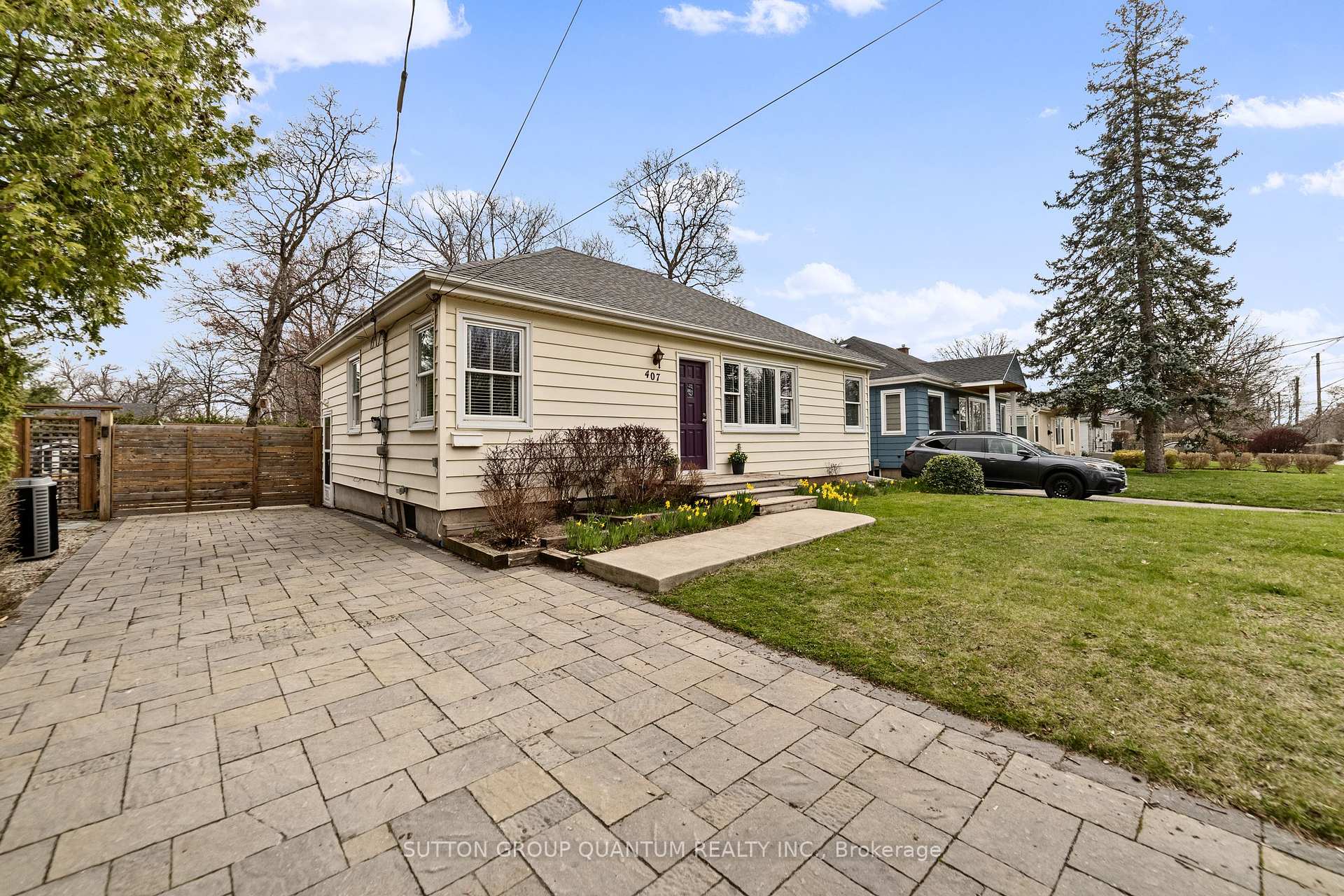 407 Queen Mary Drive, Oakville, ON L6K 3M2