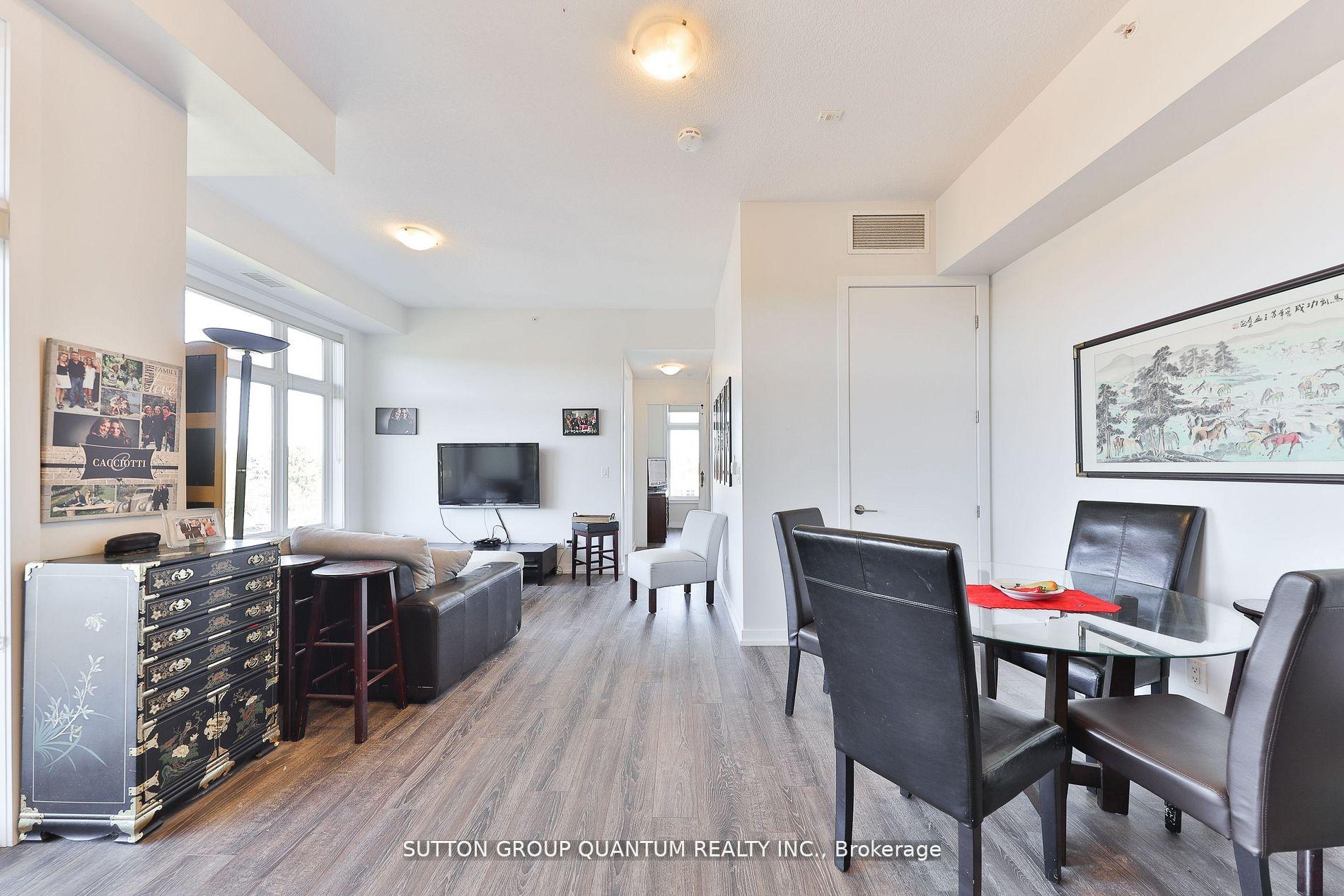 2 Bedrooms Condo at 457 Plains, Burlington For sale