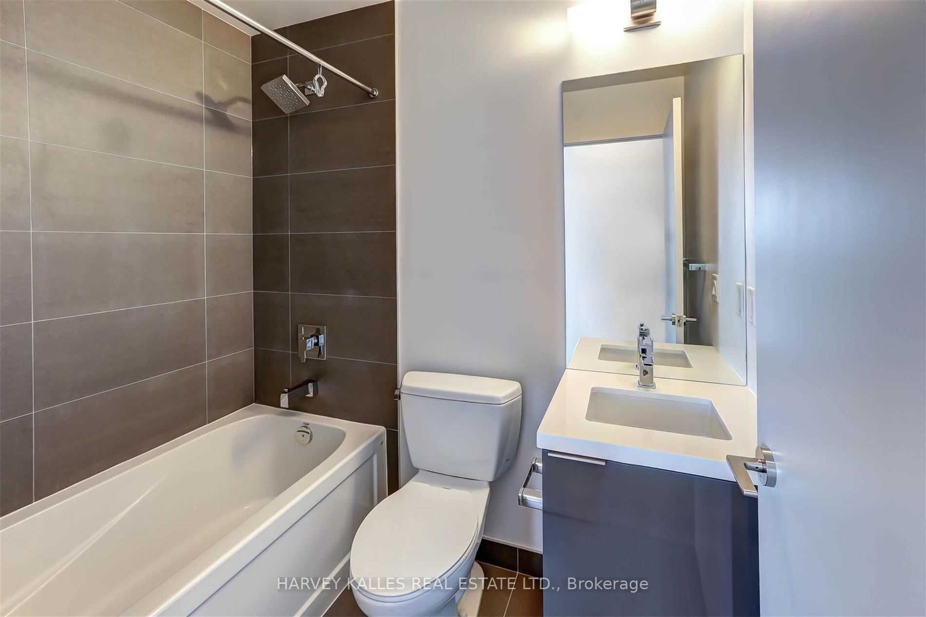 8 Eglinton Avenue E 5202