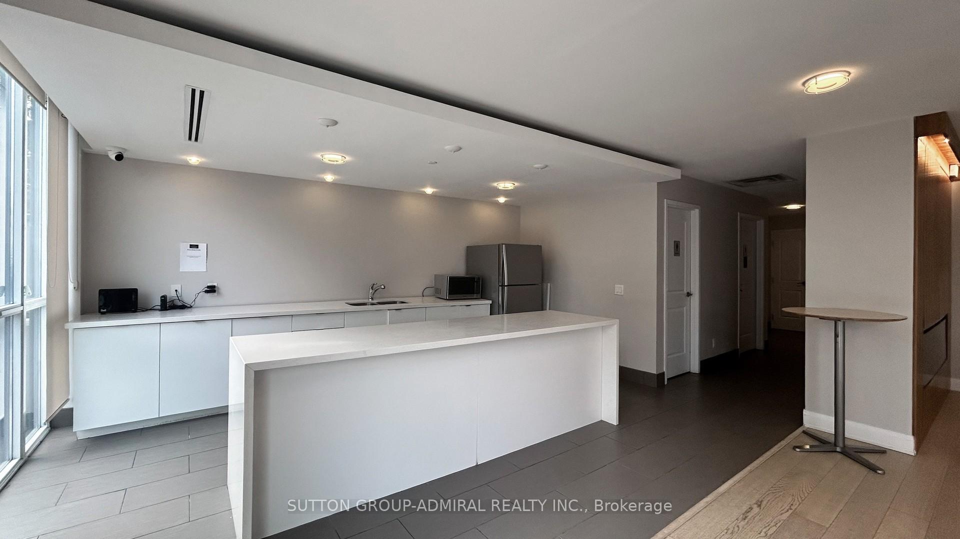 2 Bedrooms Condo at 4700 Highway 7, Vaughan For sale