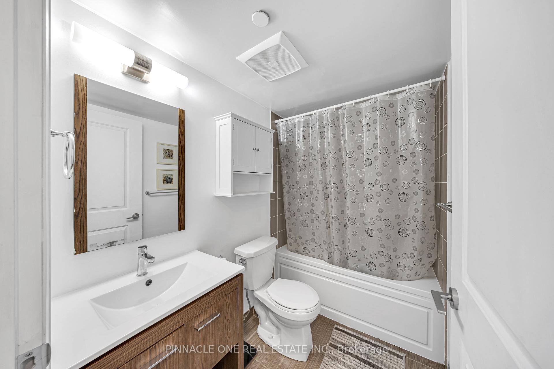 2 Bedrooms Condo at 30 Meadowglen, Toronto For sale