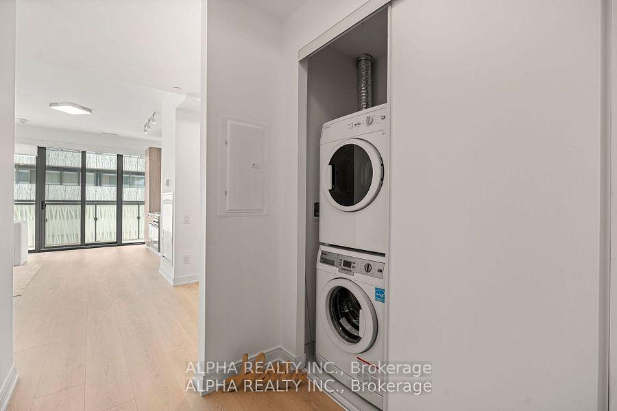 3 Bedrooms Condo at 50 Charles St E, Toronto For sale