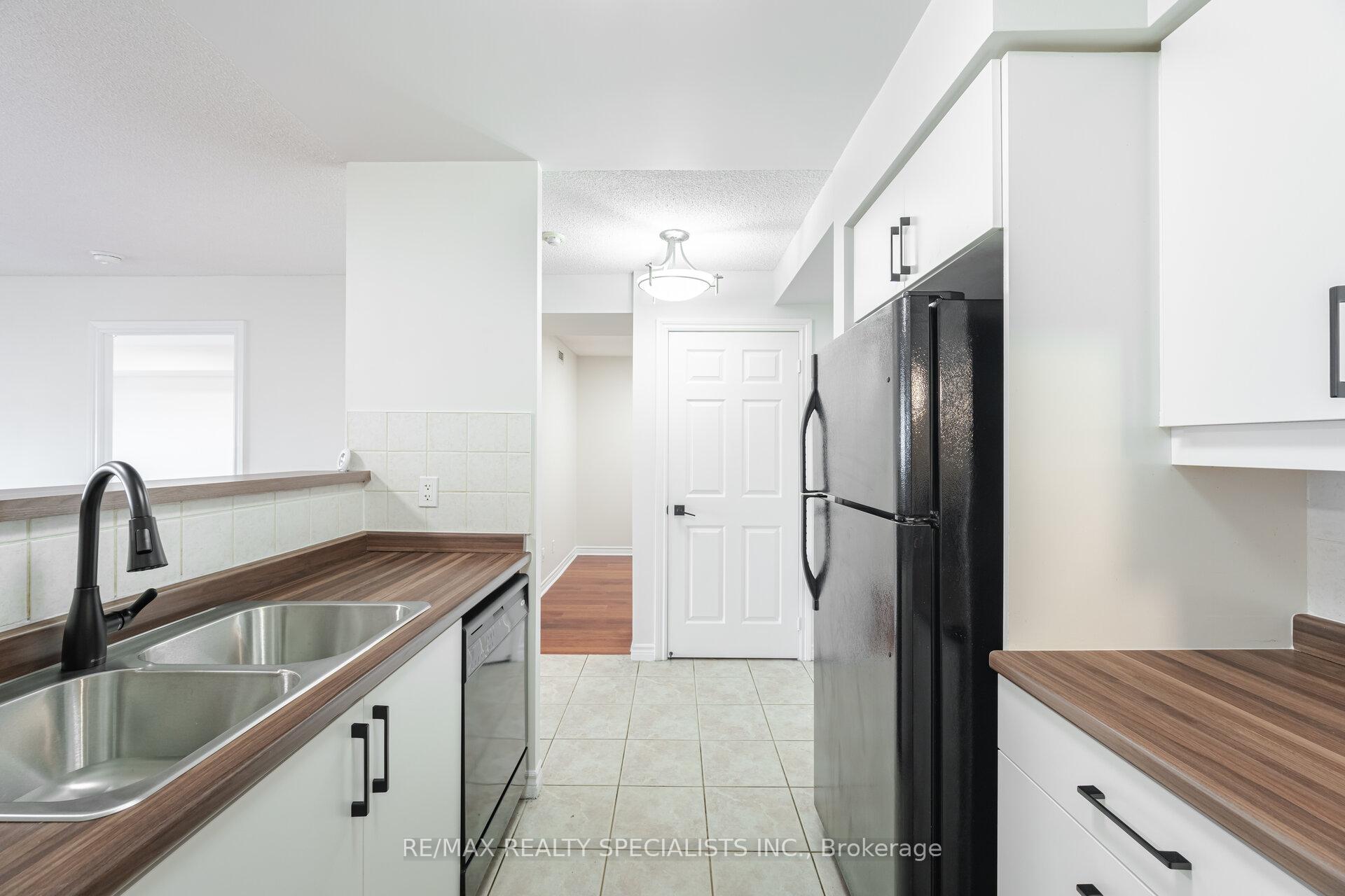 3 Bedrooms Condo at 700 Humberwood, Toronto For sale