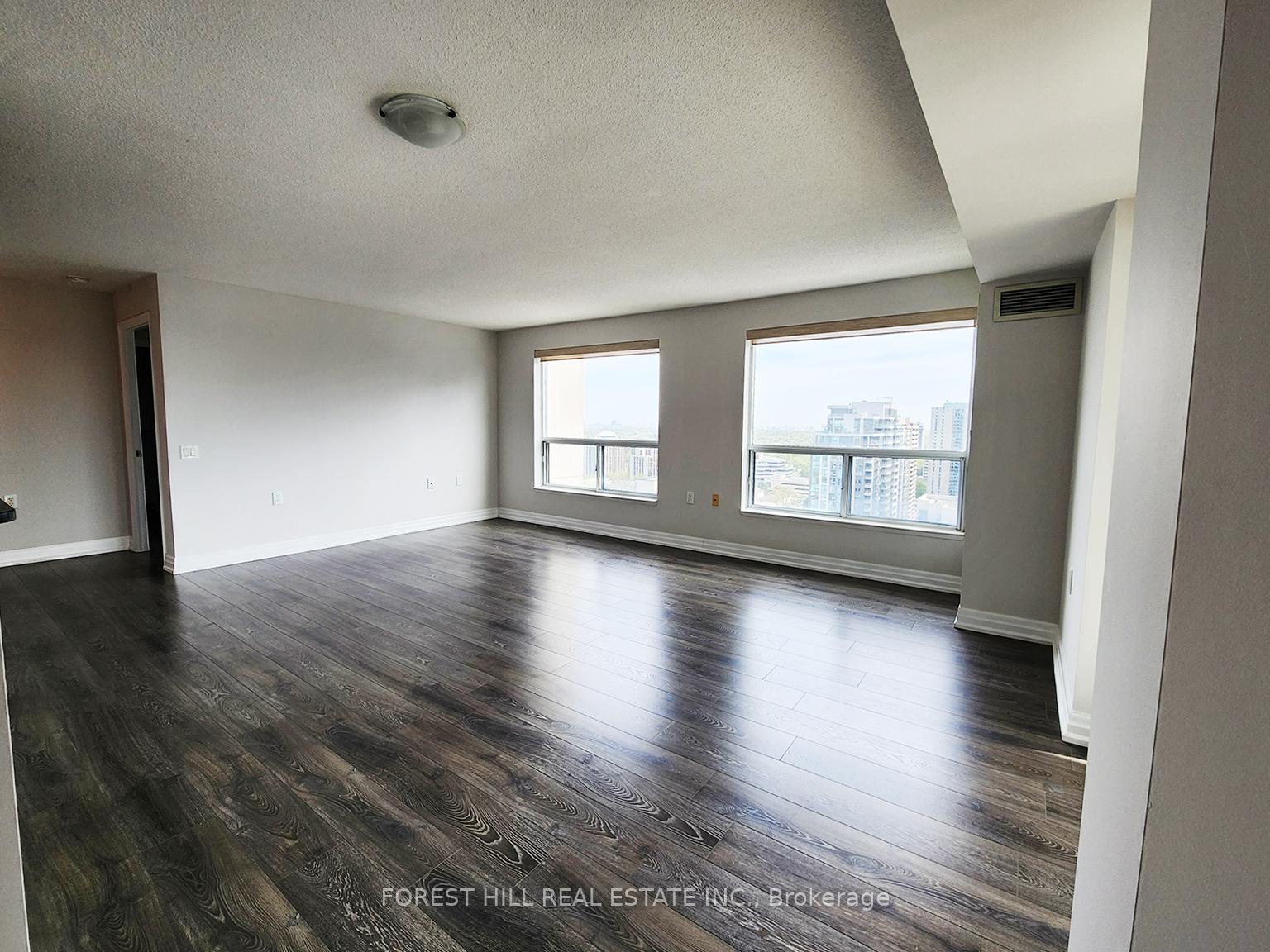 3 Bedrooms Condo at 21 Hillcrest, Toronto For sale