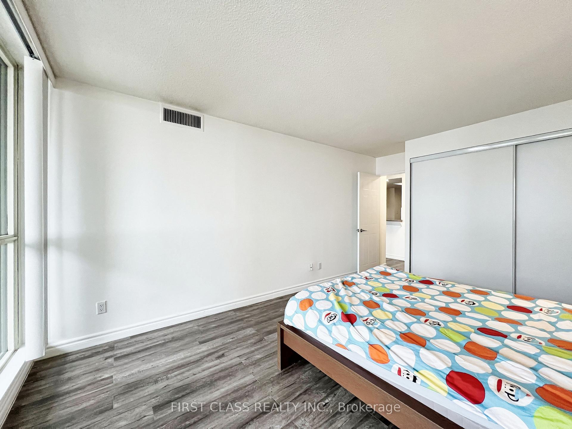 3 Bedrooms Condo at 275 Bamburgh, Toronto For sale