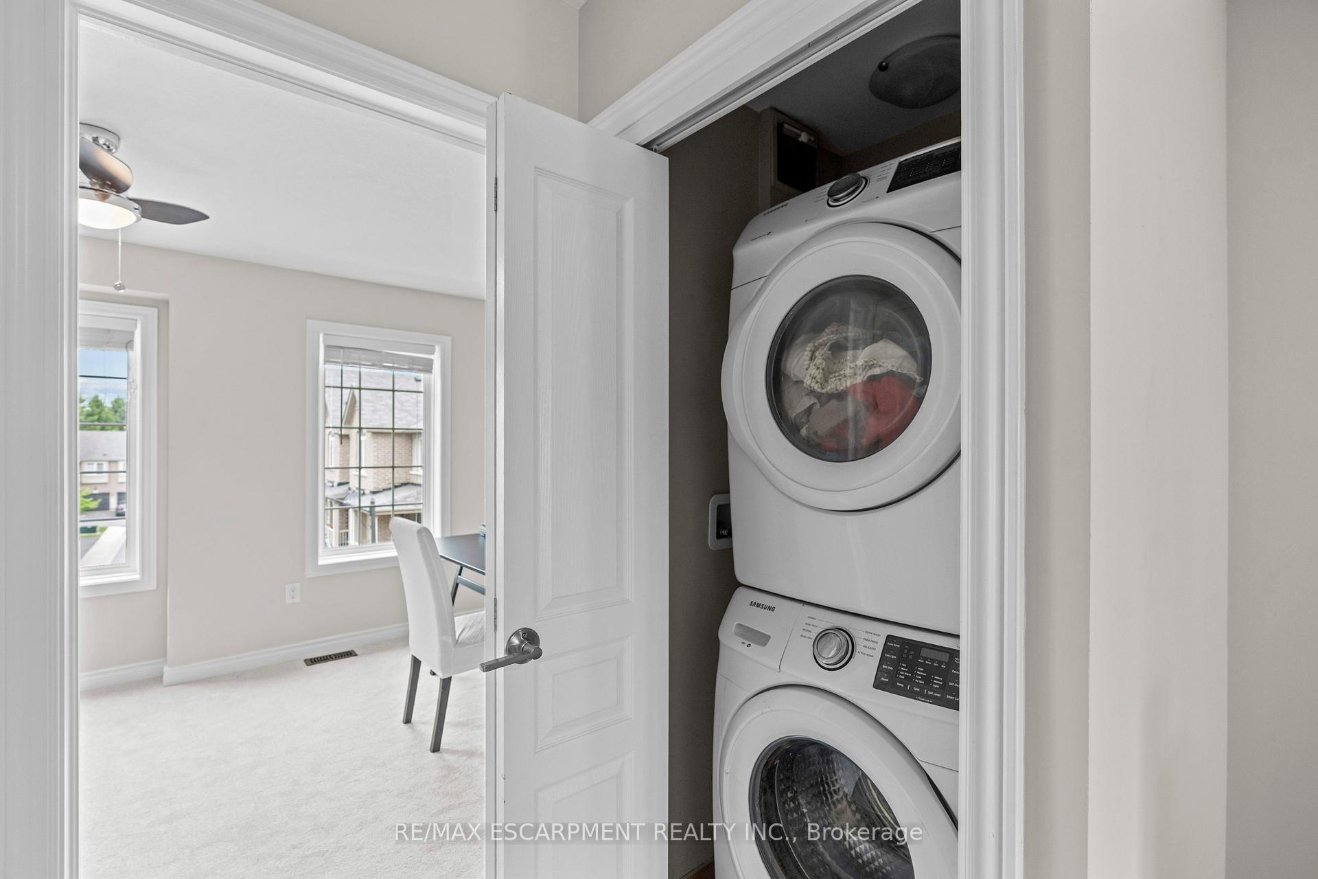 3 Bedrooms Condo at 215 Dundas, Hamilton For sale