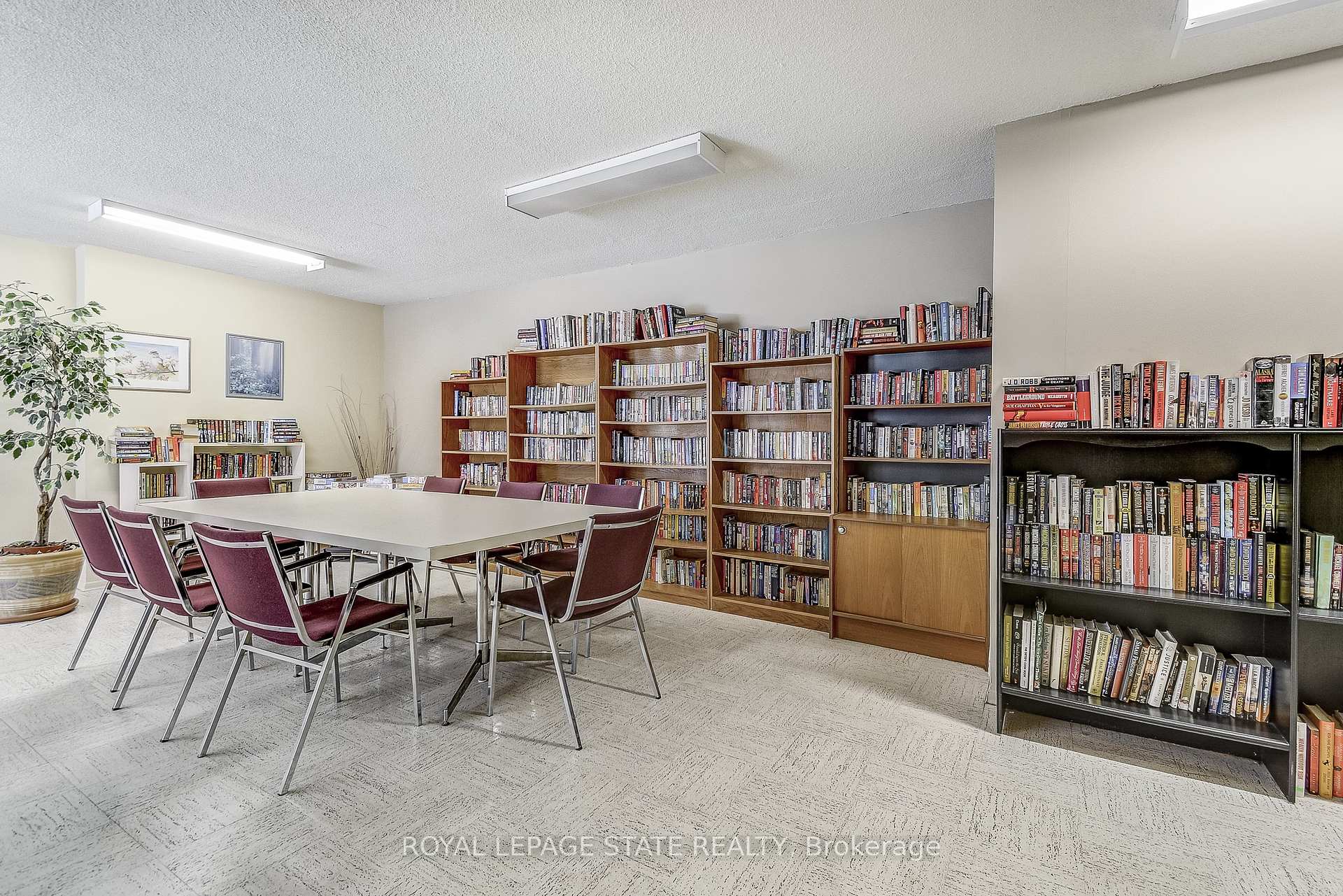 1 Bedroom Condo at 975 Warwick, Burlington For sale