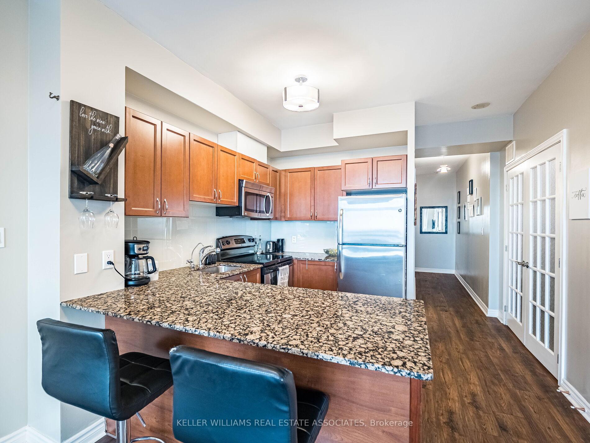 2 Bedrooms Condo at 3865 Lake Shore,  Toronto For sale