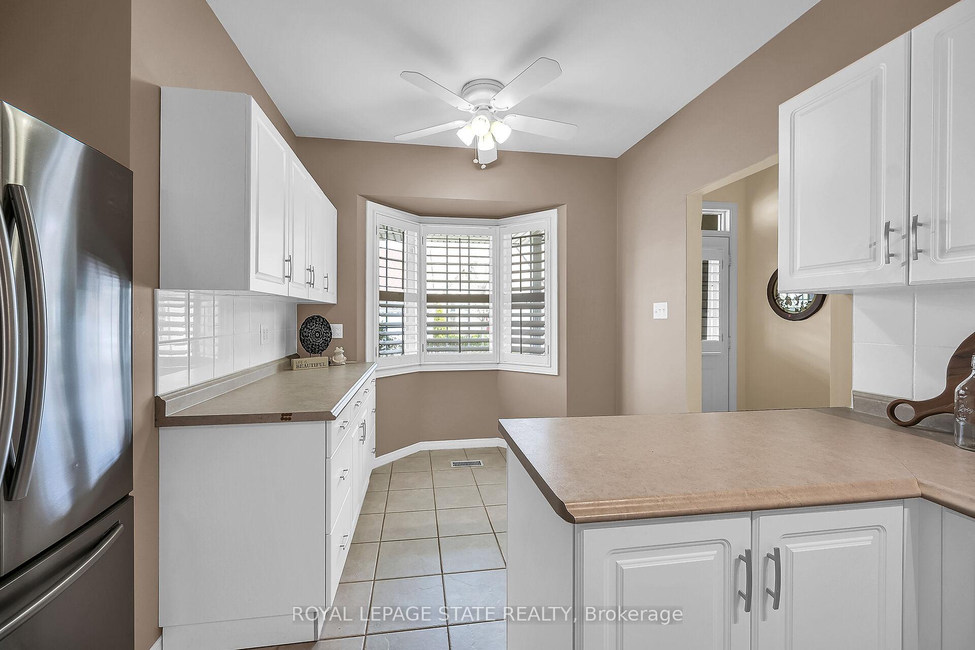 3 Bedrooms Condo at 212 Stonehenge,  Hamilton For sale