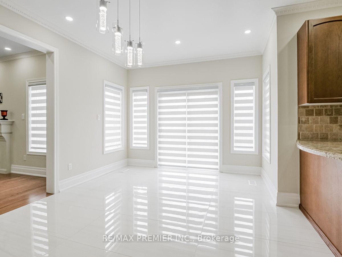 37 Colombo Crescent