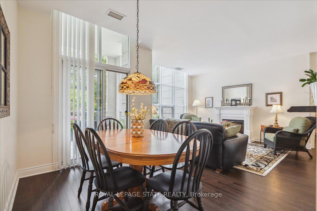 2 Bedrooms Condo at 442 Maple, Burlington For sale