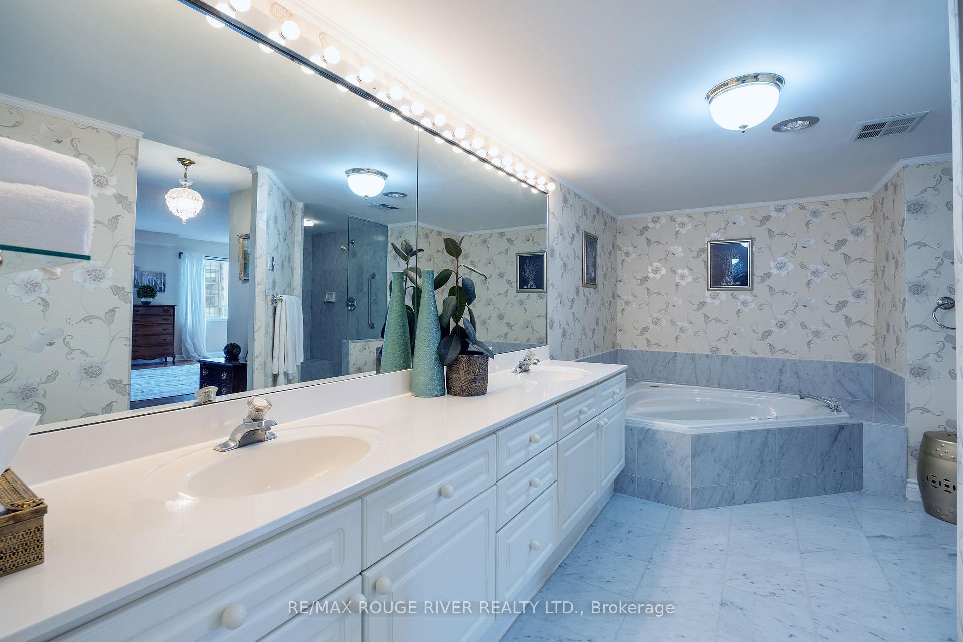 3 Bedrooms Condo at 101 Subway, Toronto For sale