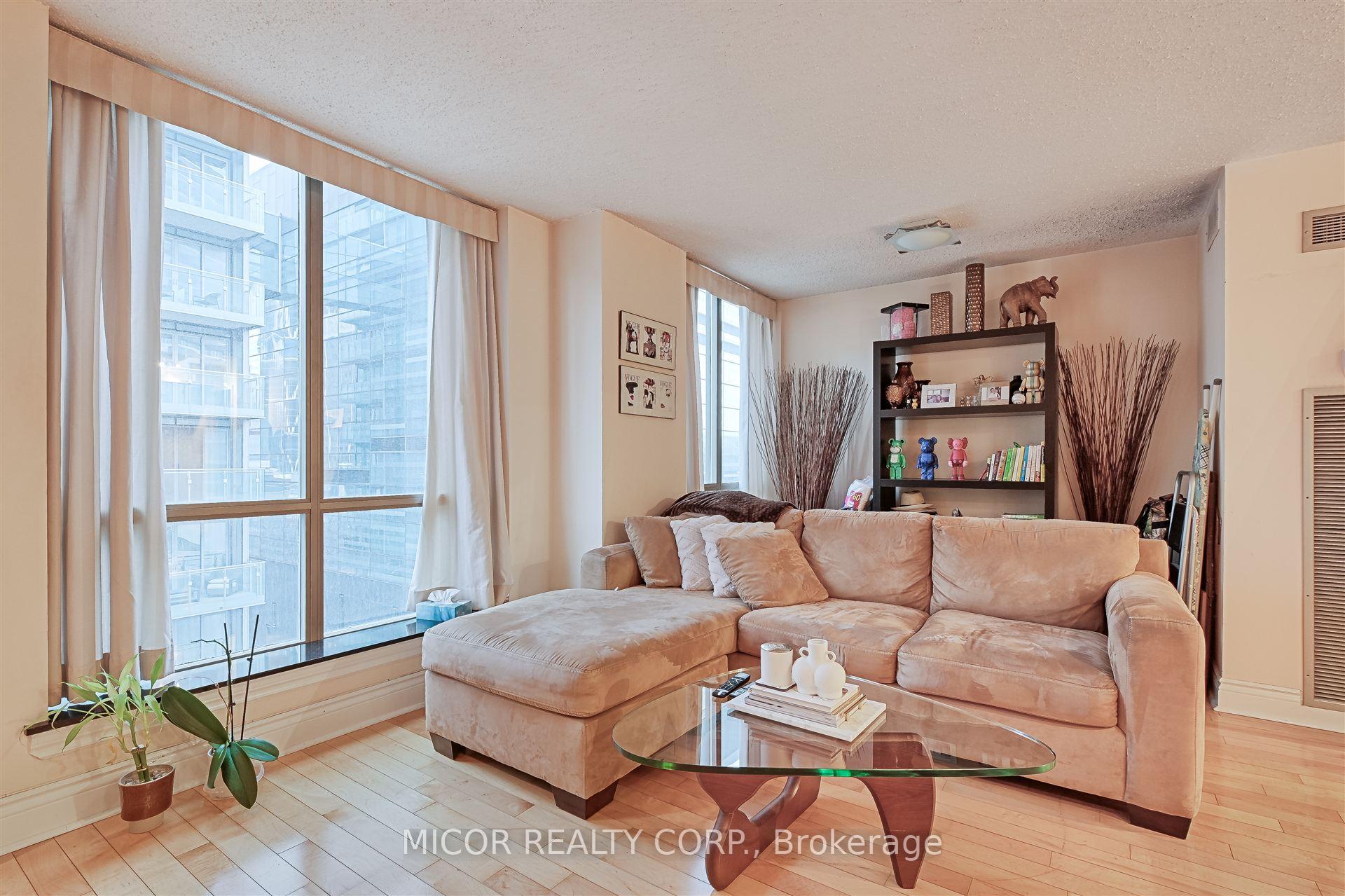 1 Bedroom Condo at 40 Scollard,  Toronto For sale