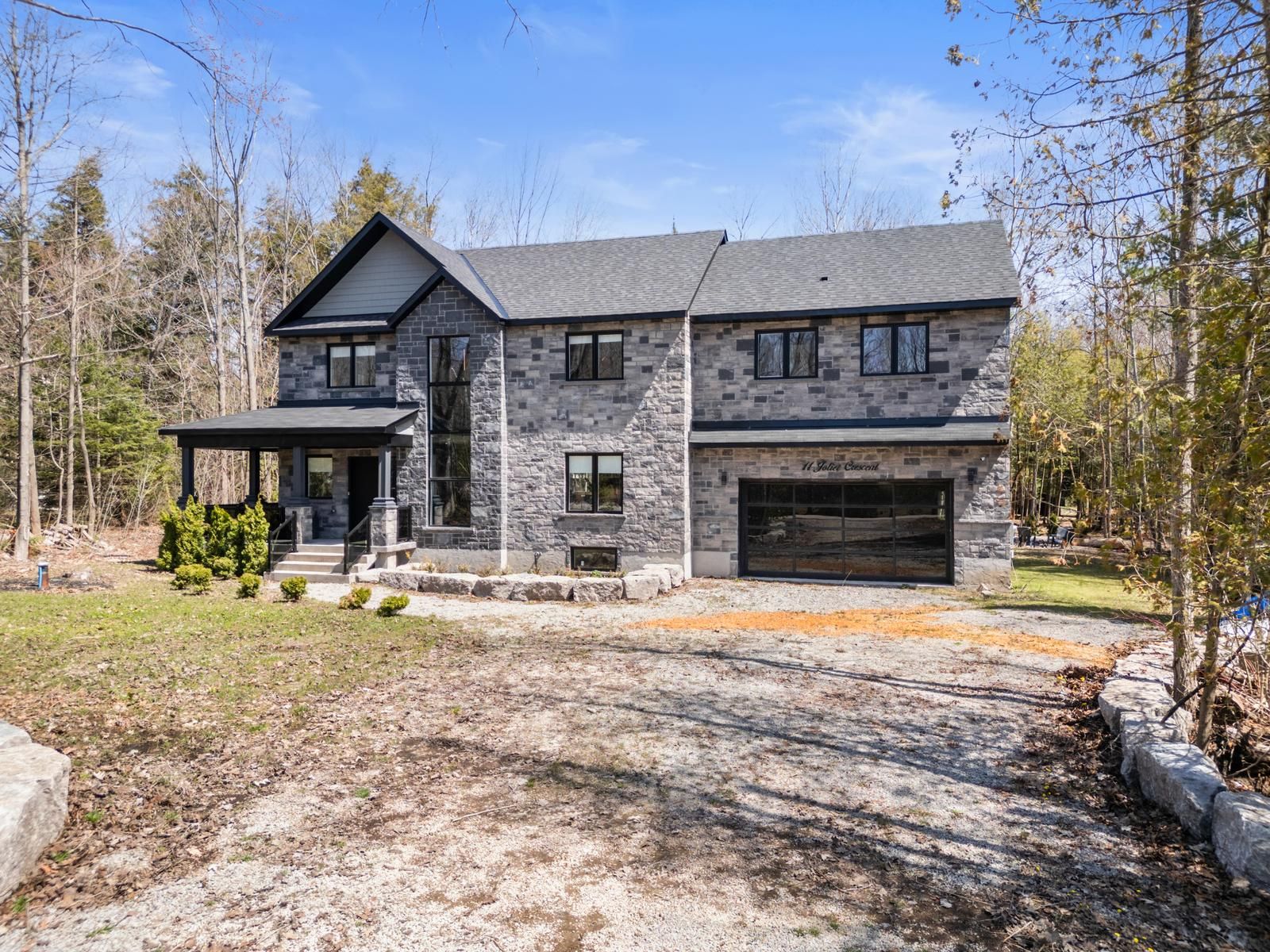 11 Joliet Crescent