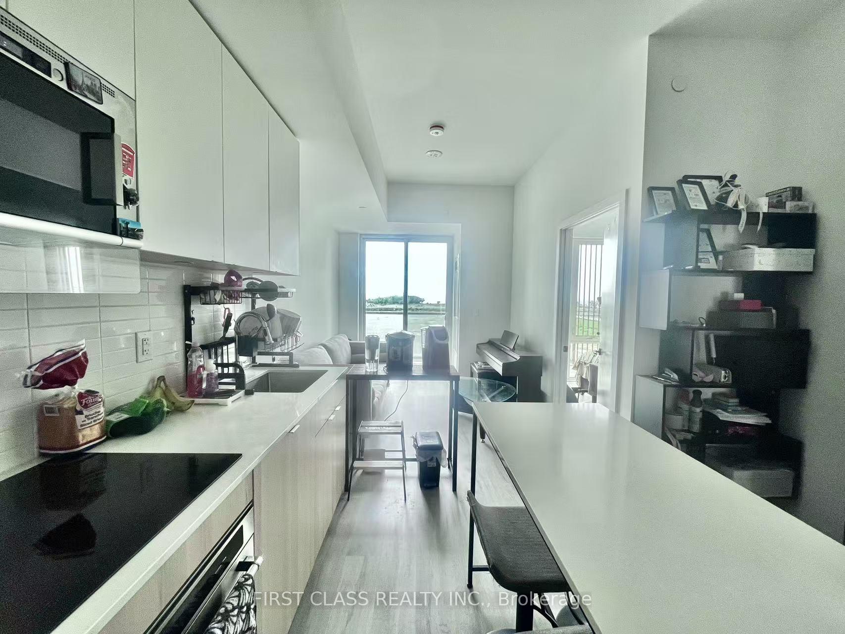 2 Bedrooms Condo at 220 Missinnihe, Mississauga For sale