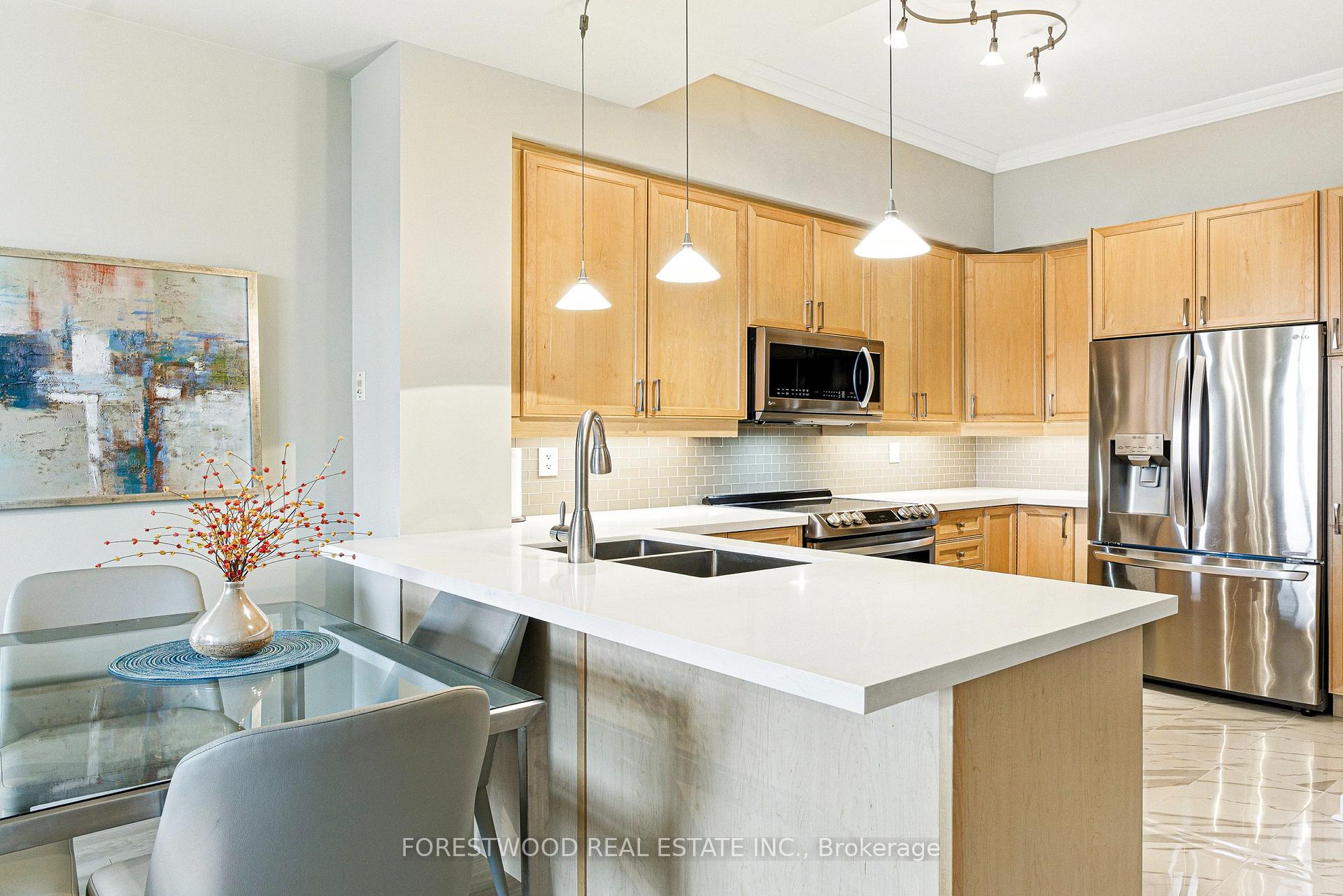2 Bedrooms Condo at 80 Port, Mississauga For sale