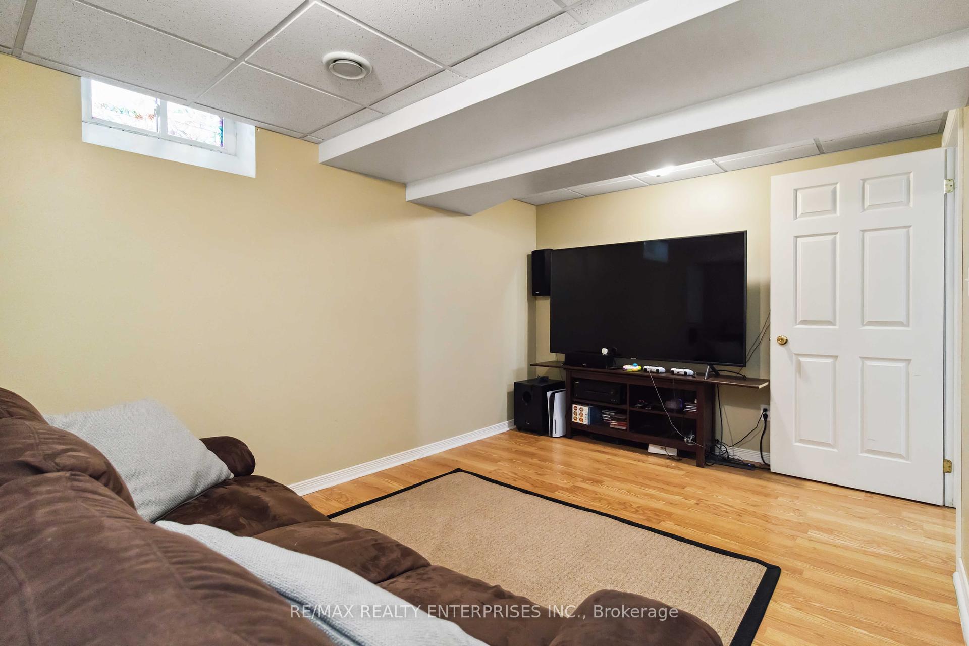 3 Bedrooms Condo at 1588 South Parade, Mississauga For sale