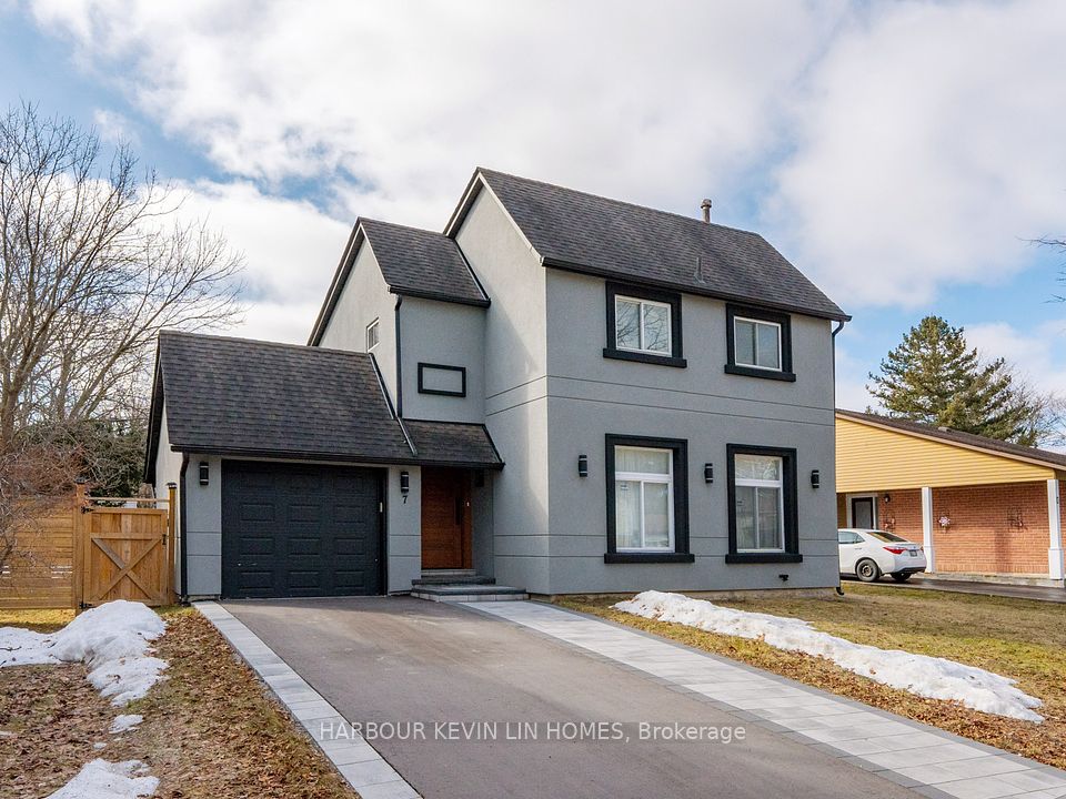 7 Cossar Drive, Aurora, ON L4G 3N6