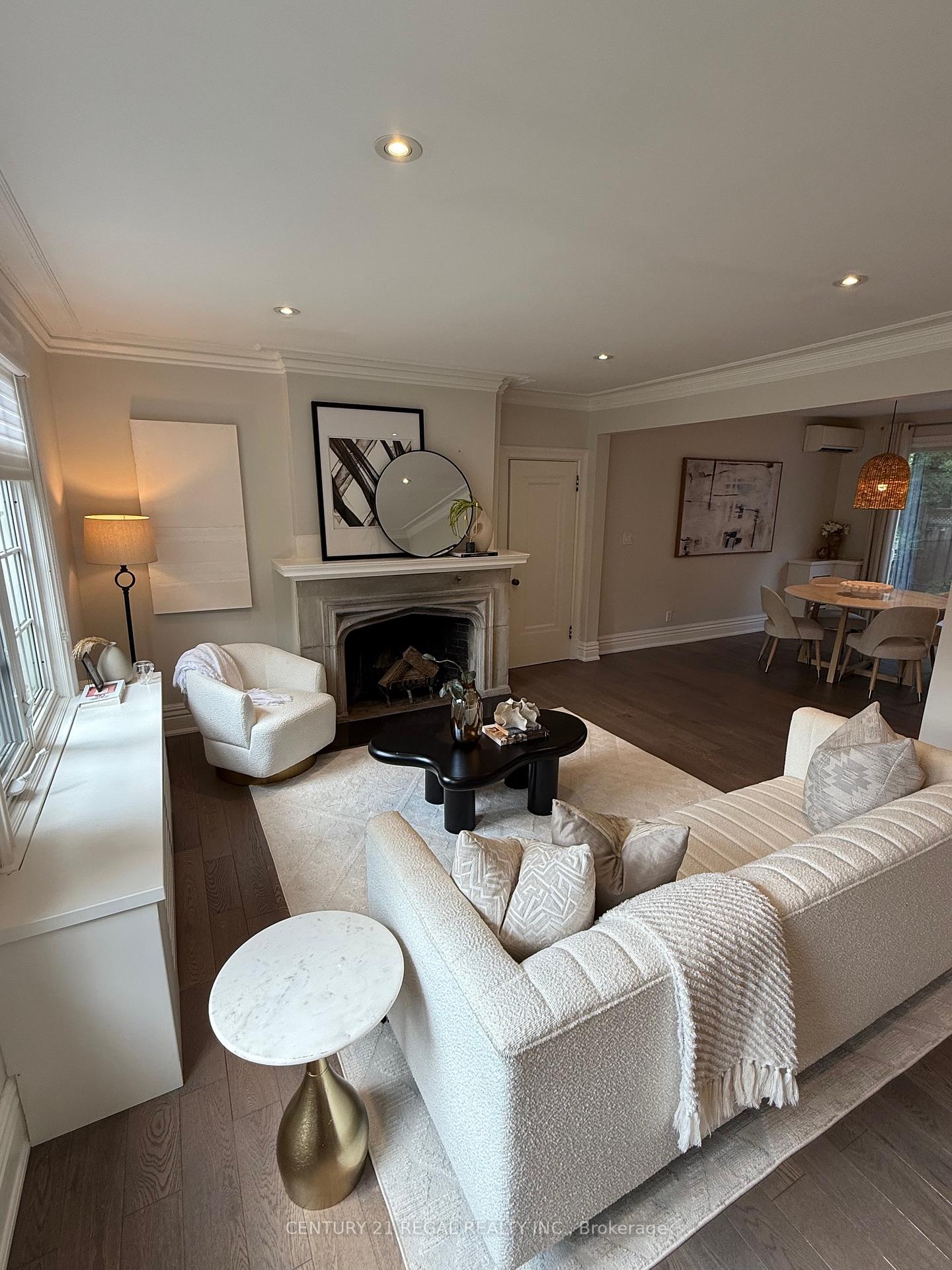 2 Bedrooms Condo at 93 Douglas, Toronto For sale