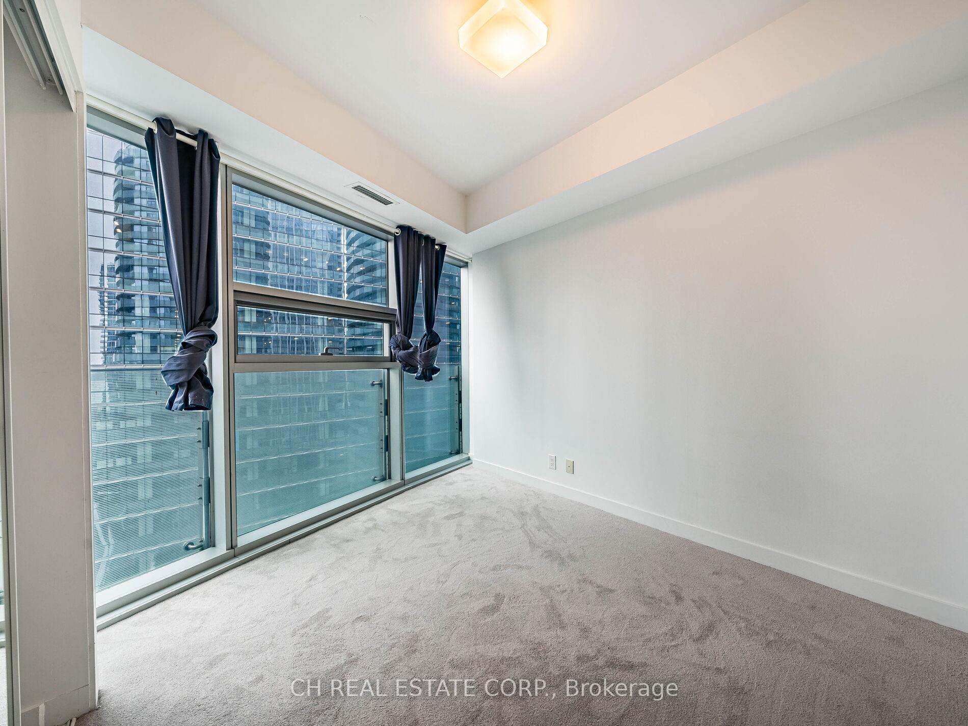 2 Bedrooms Condo at 12 York,  Toronto For sale