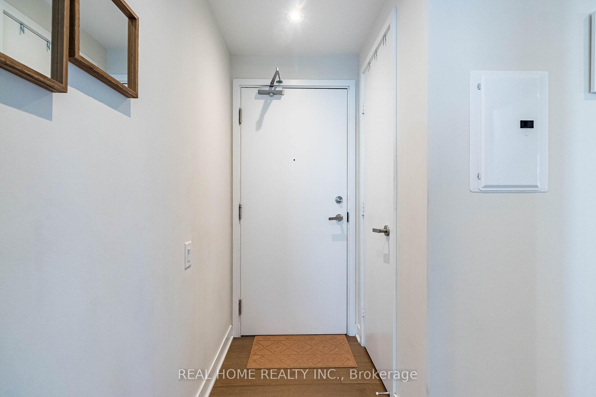 2 Bedrooms Condo at 15 Grenville,  Toronto For sale