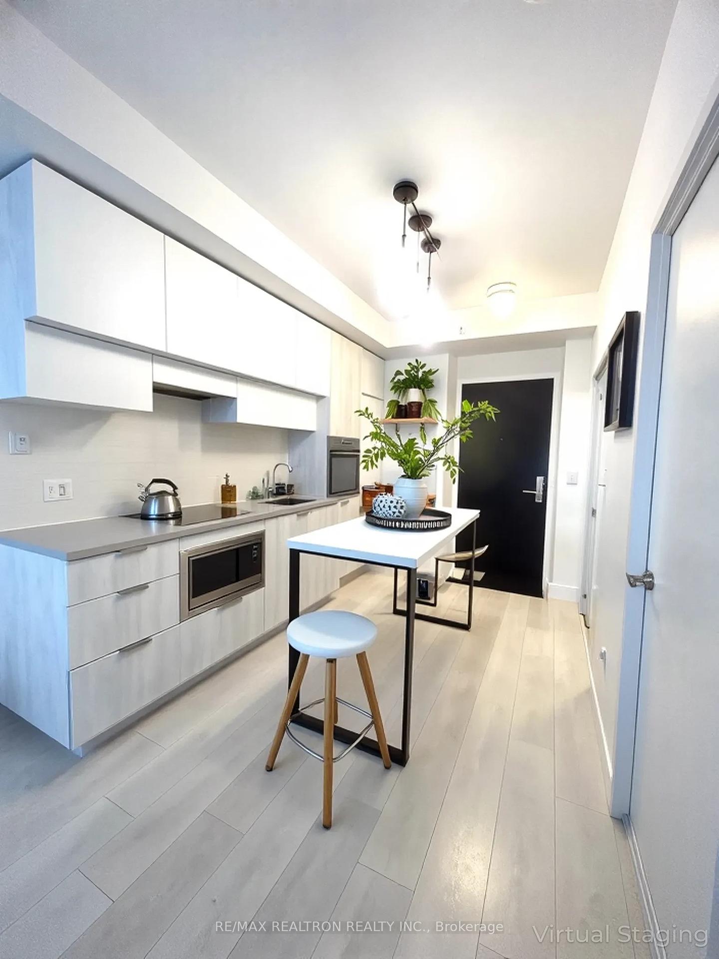 1 Bedroom Condo at 8 Eglinton, Toronto For sale