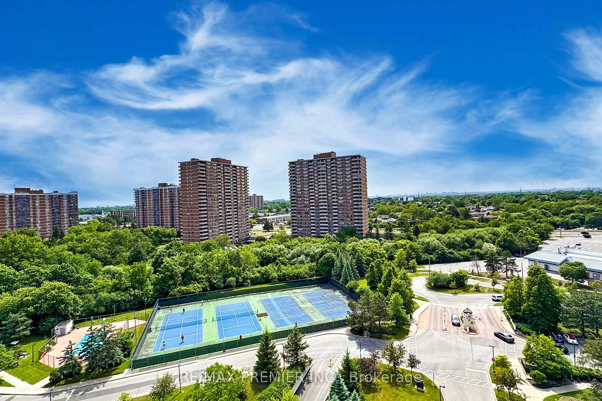 2 Bedrooms Condo at 3 Rowntree, Toronto For sale