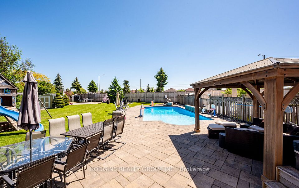 1376 Avon Drive, Mississauga, ON L5N 7Z3