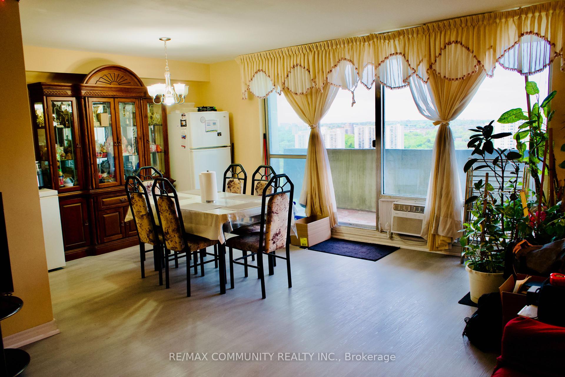 3 Bedrooms Condo at 5 Massey, Toronto For sale