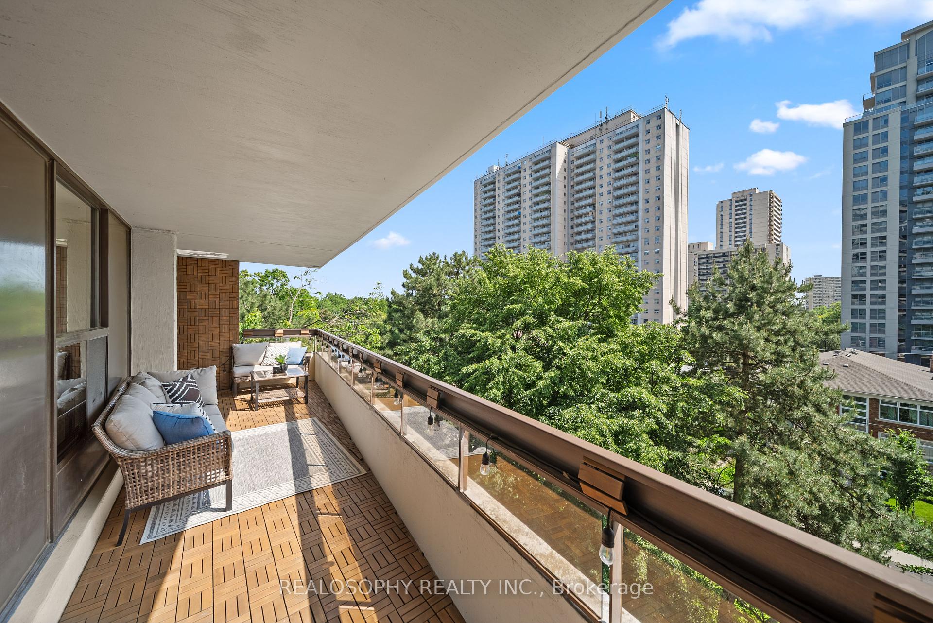 3 Bedrooms Condo at 100 Quebec, Toronto For sale