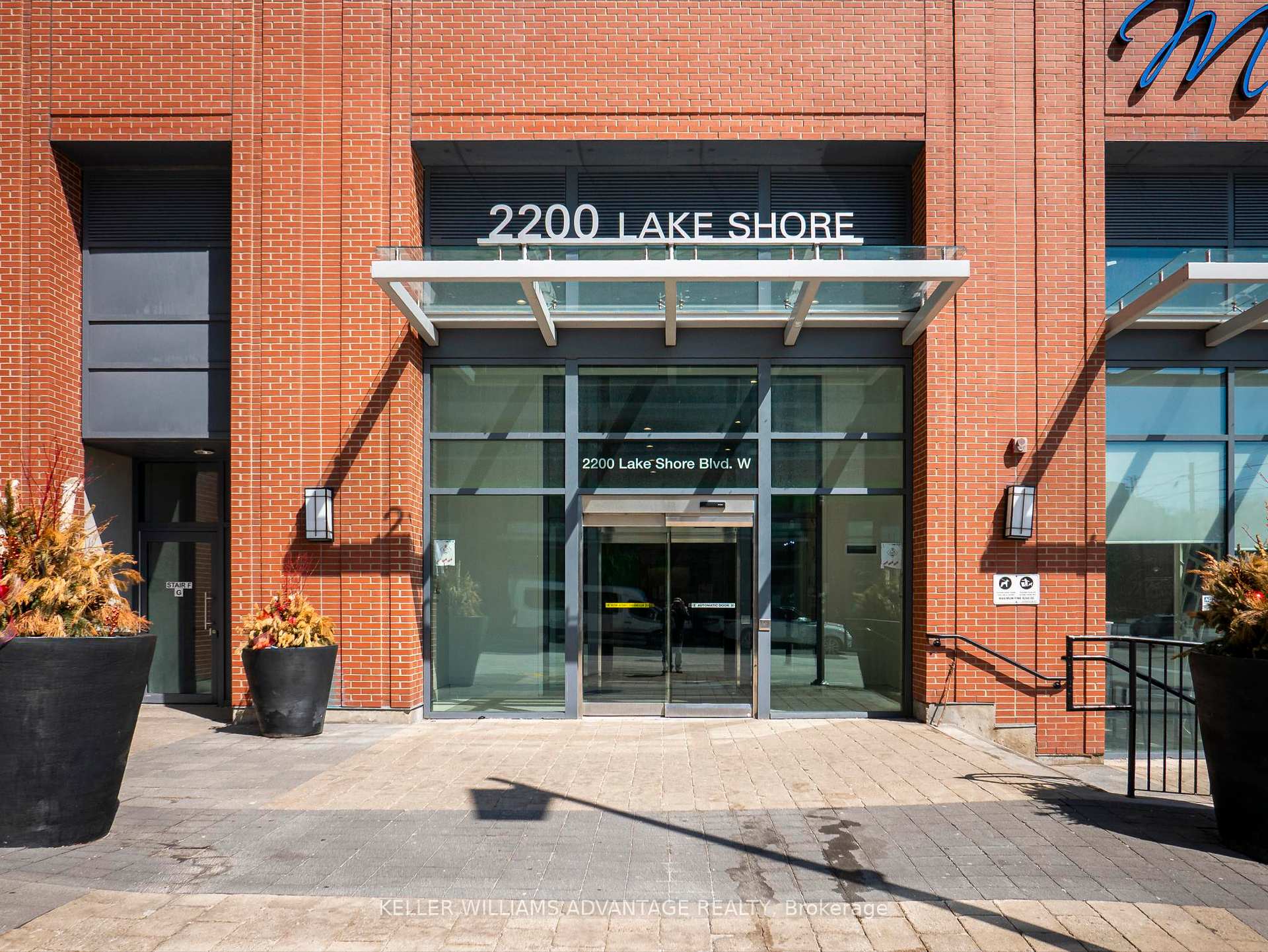 2 Bedrooms Condo at 2200 Lake Shore, Toronto For sale