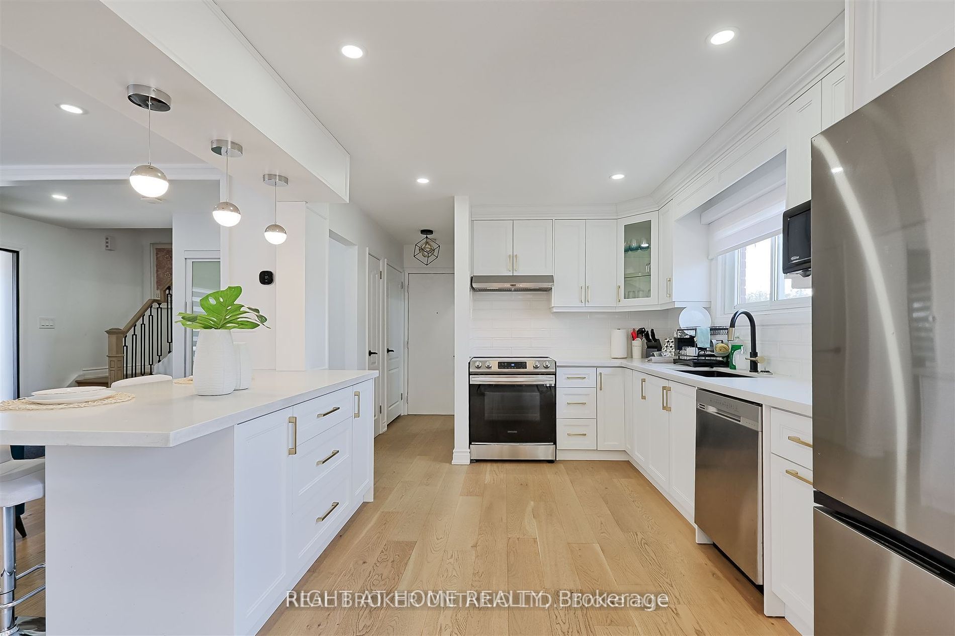 UPPER-778 Ashley Court