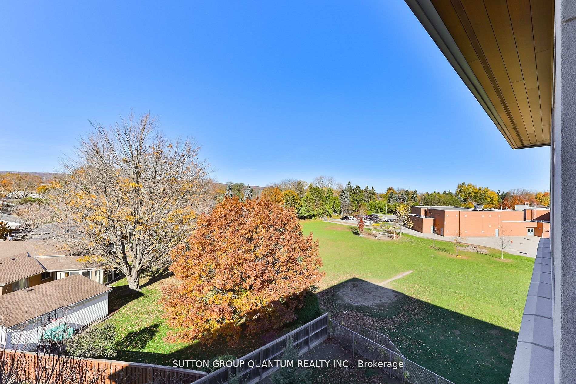 2 Bedrooms Condo at 457 Plains, Burlington For sale