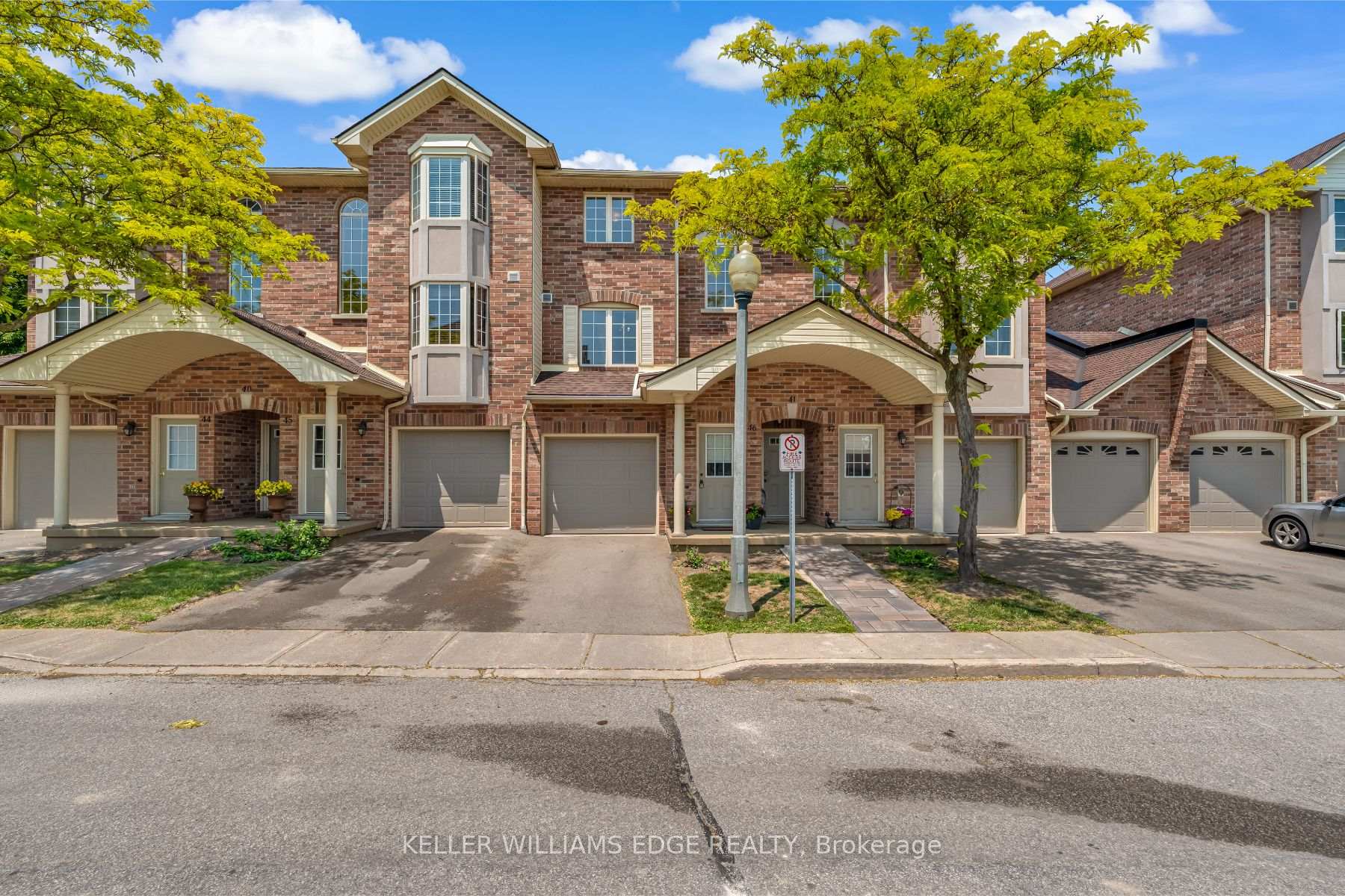2 Bedrooms Condo at 4045 Upper Middle, Burlington For sale