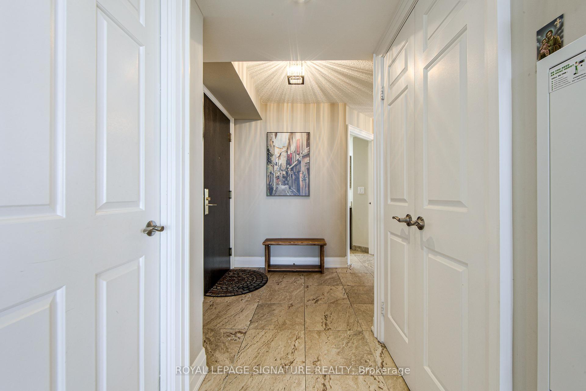3 Bedrooms Condo at 55 Kingsbridge Garden, Mississauga For sale